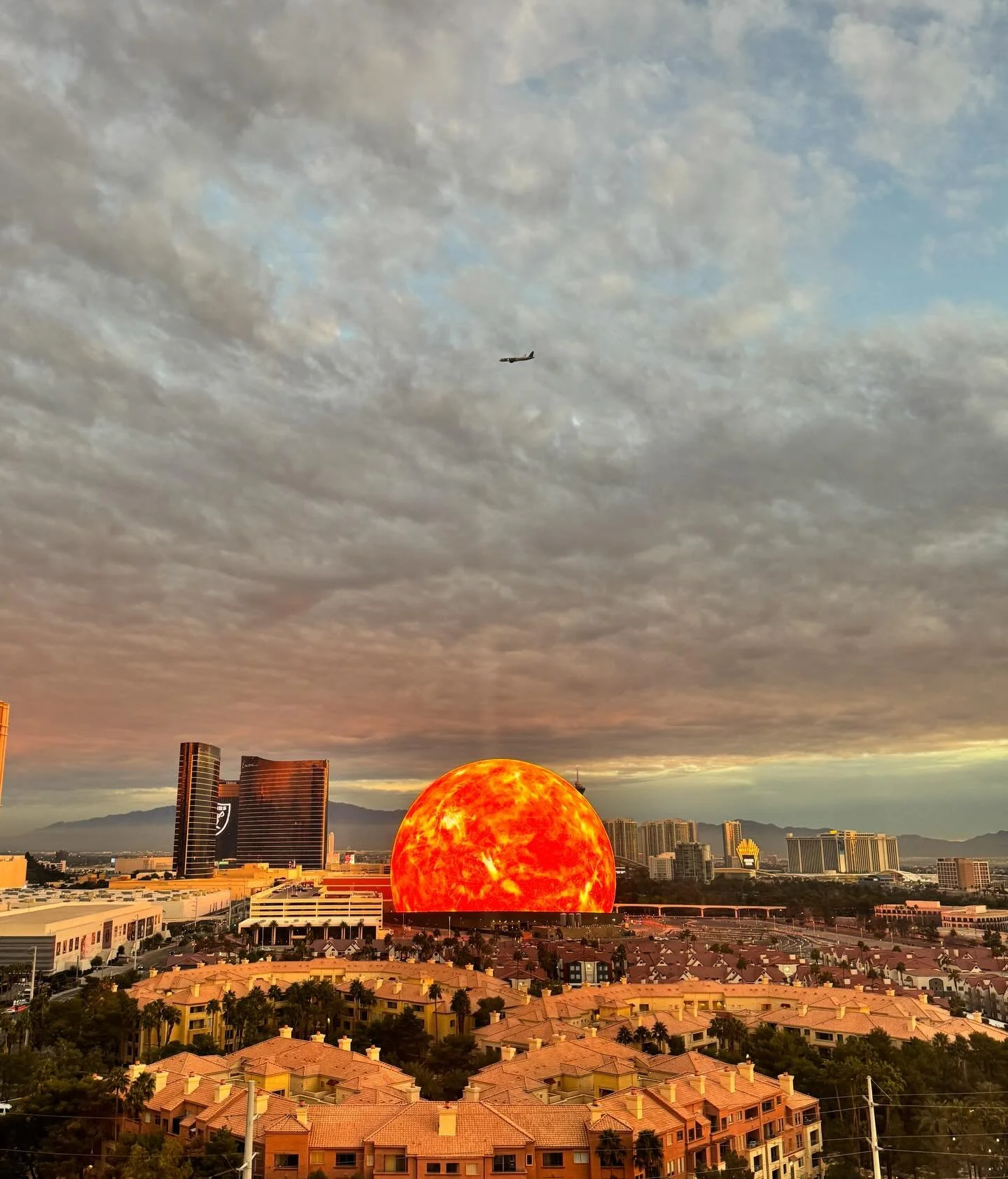 Sunrise this morning from our hotel..,

#vegasbaby
#thesphere