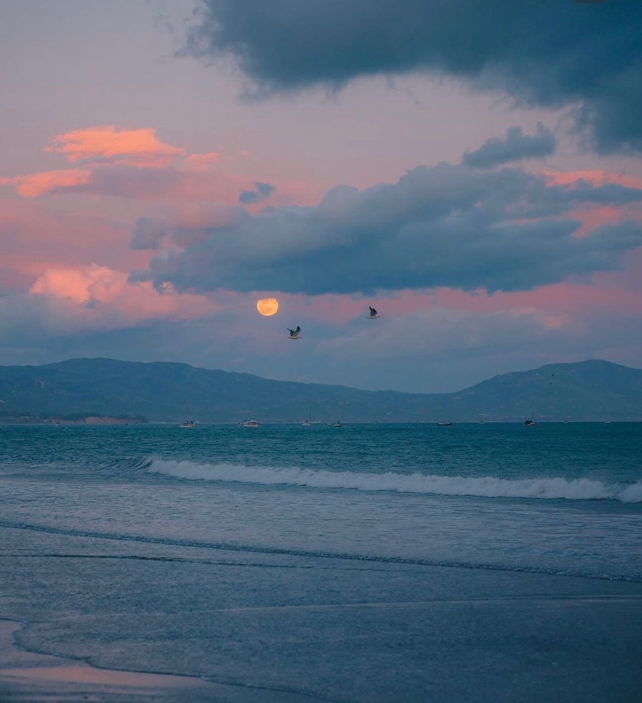 April&rsquo;s &ldquo;pink&rdquo; full moon will rise in the evening sky this Tuesday, 4/23 during our monthly Yoga &amp; Sound Bath event at the Carousel House ✨

Join us at 6:30pm for a rejuvenating Vinyasa Yoga class guided by Kimberly followed by 