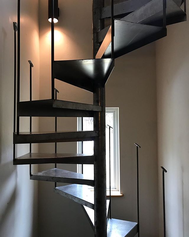 More progress on a two story spiral staircase. Copper handrail is next. #livingironsteelworks #spiralstaircase #customspiralstaircase