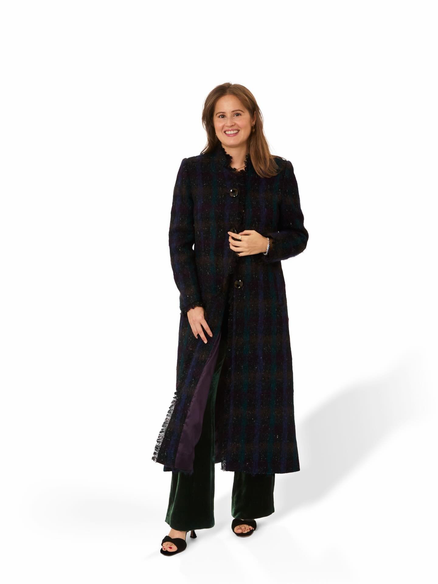 Dress up or dress down in this warm, mohair maxi coat. 

📸 @nataliedinham_photography 

#bespoke #tailormade #sustainablefashion