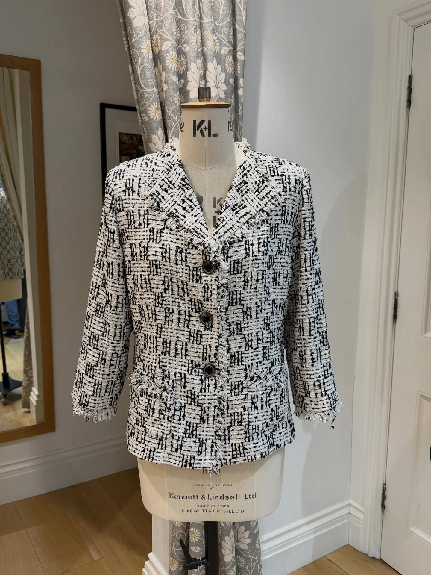 Natural cotton and black check, fringed jacket. Created for a client in our London studio today. 

#bespoke #tailormade #sustainablefashion