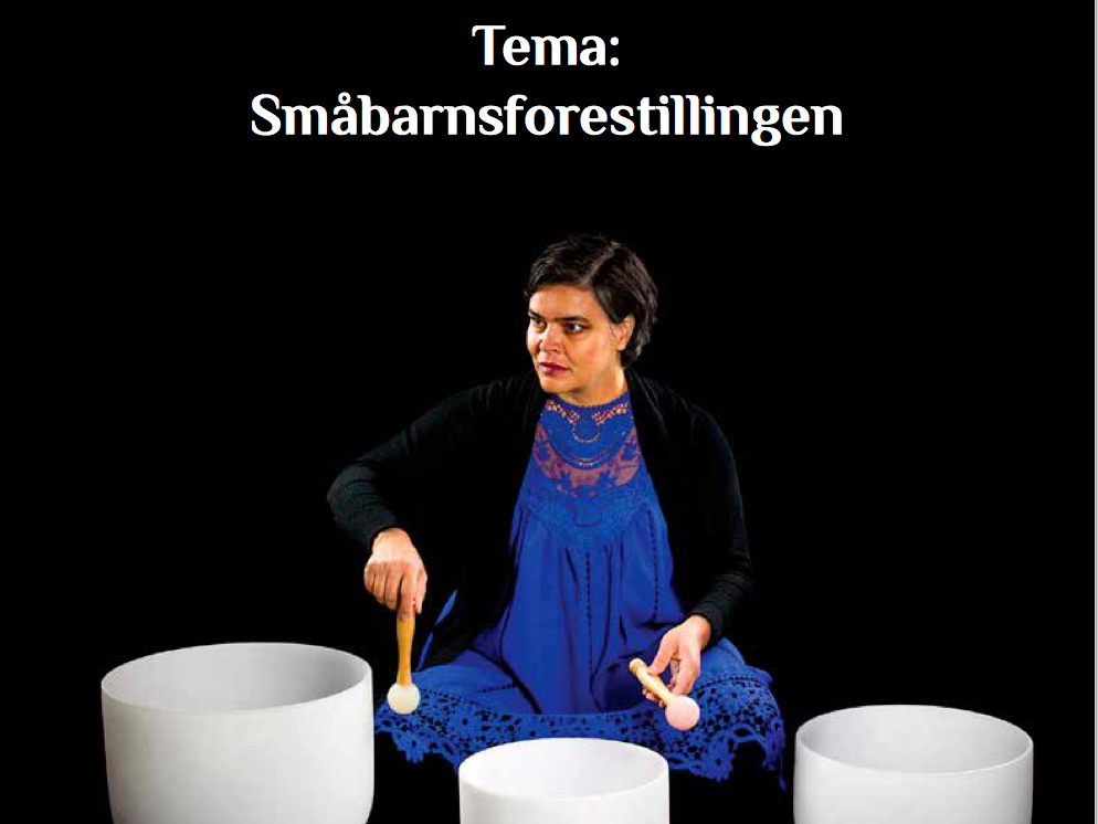 Sonia Loinsworth synger og spiller på krystallskåler av kvarts. Foto: Hielke Gerritse