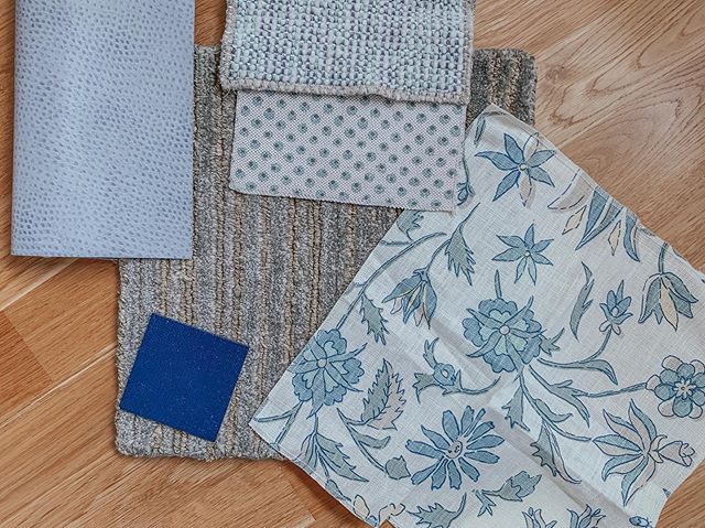 Monday blues 💙 scheming for a livable living room and loving this option
.
.
.
.
.
#pattern #patternplay #transitional #traditional #scheme #fabric #floral #lacqueredlinen #interiordesign