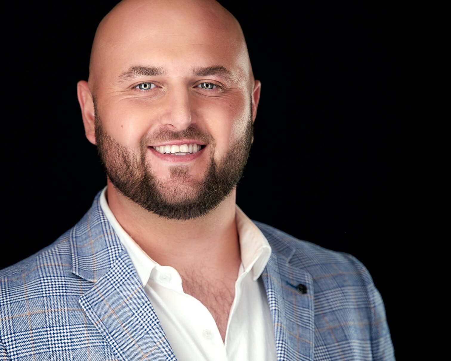 20190708_ForestHillRealEstate_Headshots0152 1_Social.png