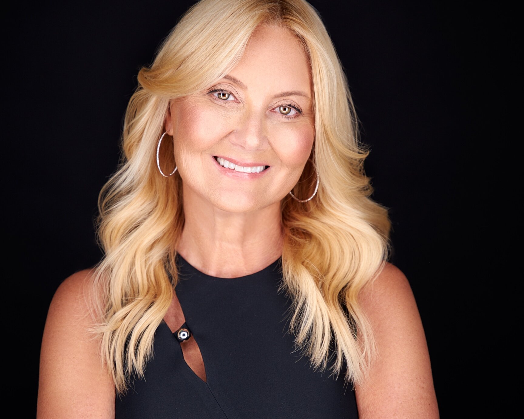 20190708_ForestHillRealEstate_Headshots0256 1_Social.png