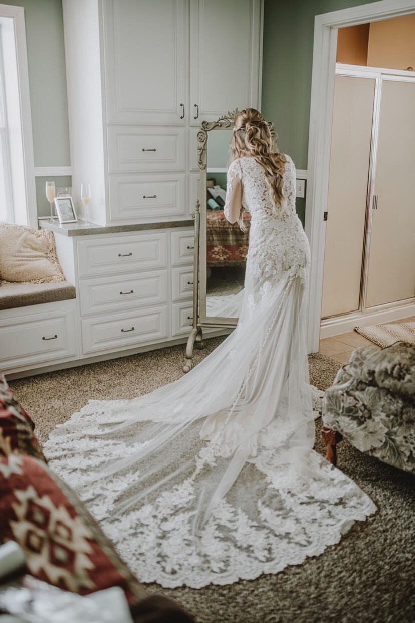 Bride in mirror.jpg