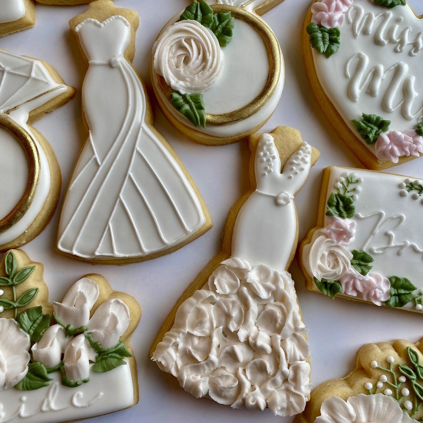 bridal themed sugar cookie.jpg