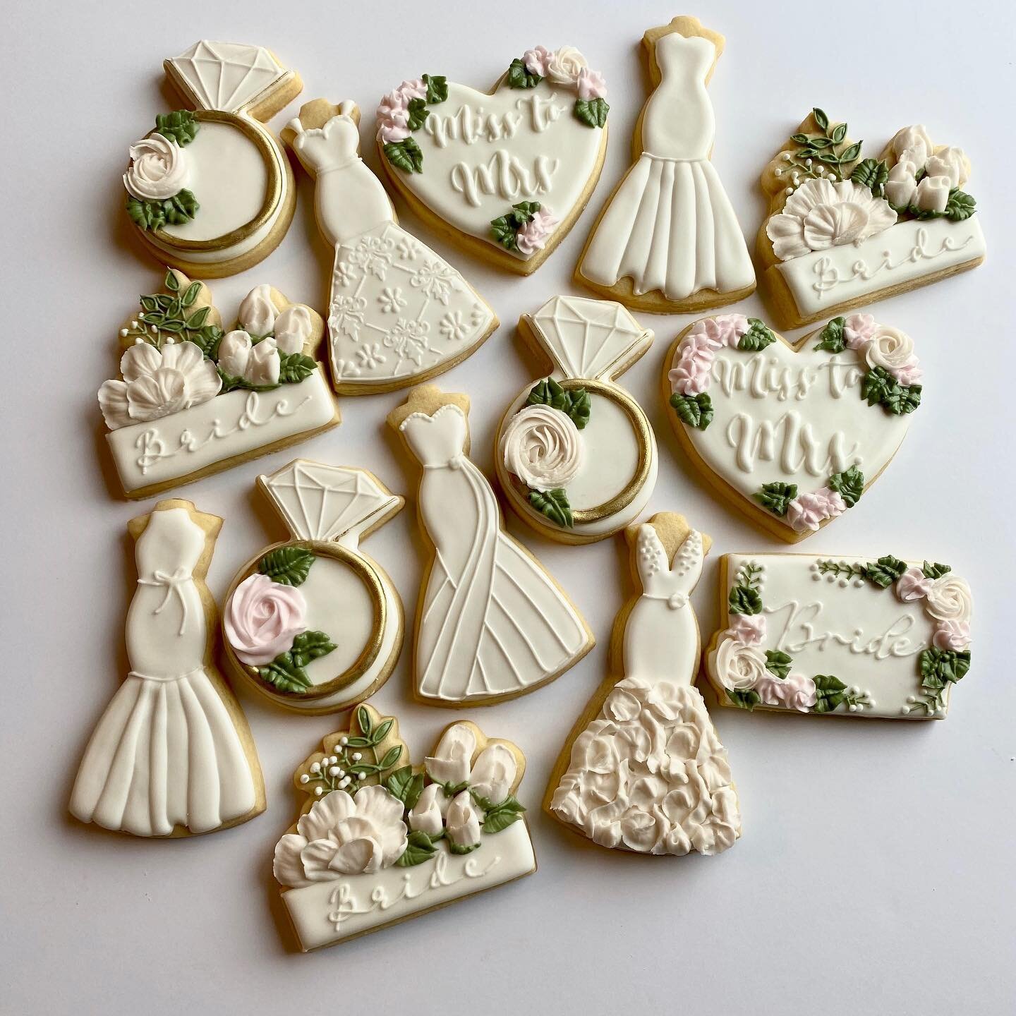 wedding dress decorated sugar cookie.jpg