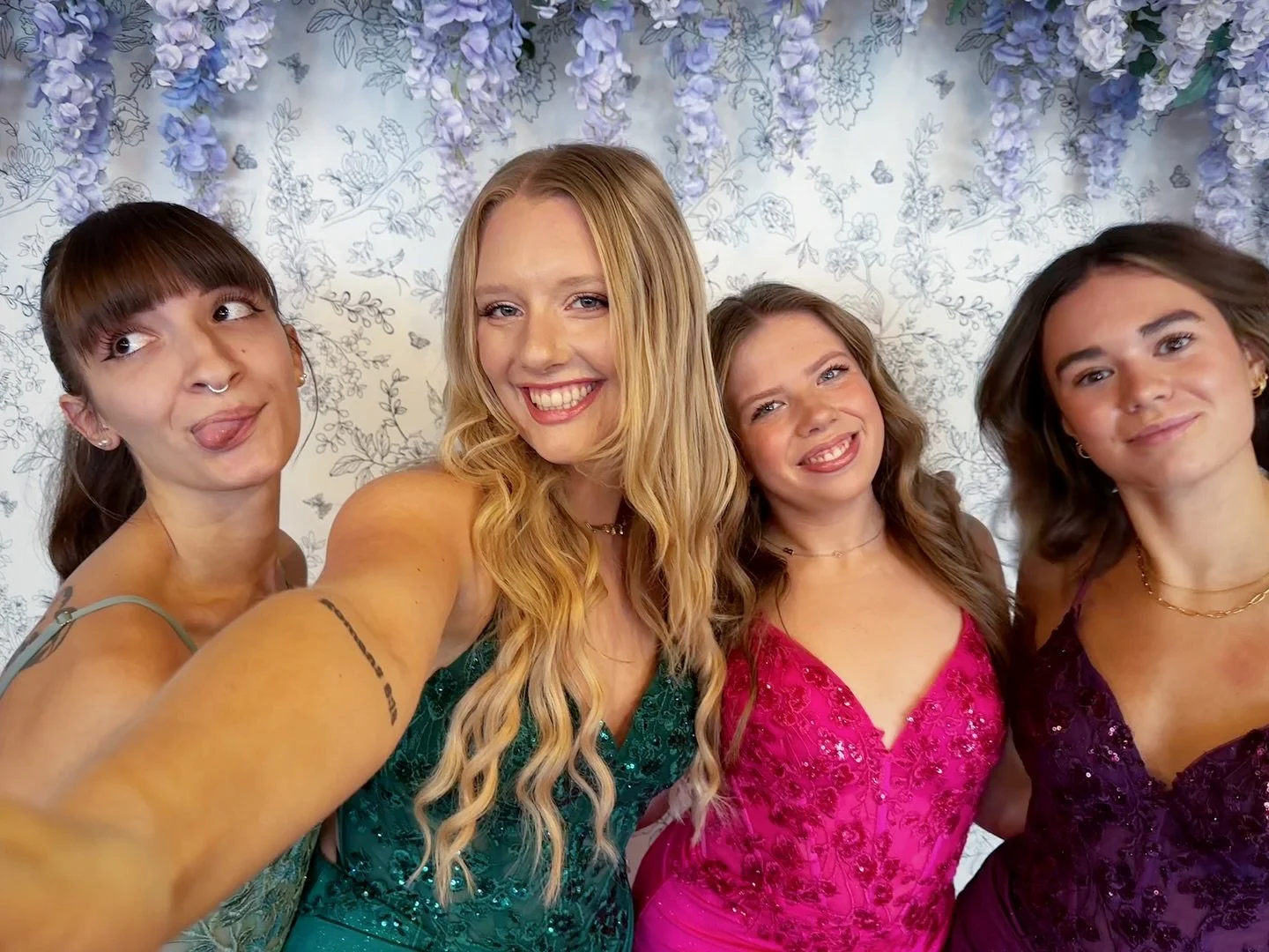 Who wants to shop this week!? 🤩💘✨ So many new prom &amp; sale gowns right now, so let&rsquo;s find that perfect prom, wedding guest, or evening gown soon! 🥰

&mdash;&mdash;&mdash;
Spokane Prom Dress Shopping, PNW Prom Shopping, Inland Northwest, 2