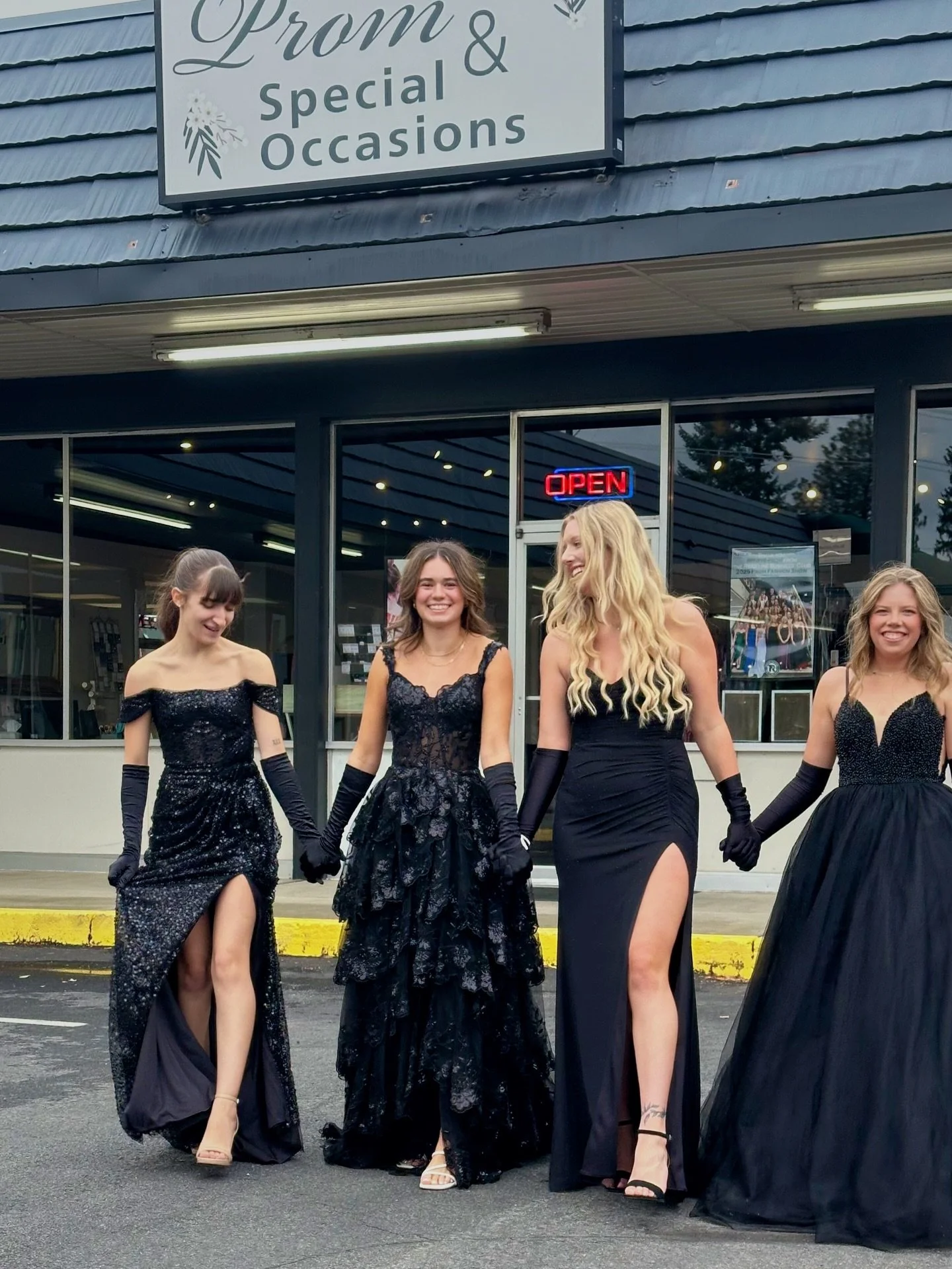 Which new prom style are you choosing for prom 2026? 🤩🖤✨

#believeprom #blackpromdress #ballgown #blackballgown #prom2026 #promdressshopping #promshopping #washington #spokane #pnw #inlandnorthwest #northwest