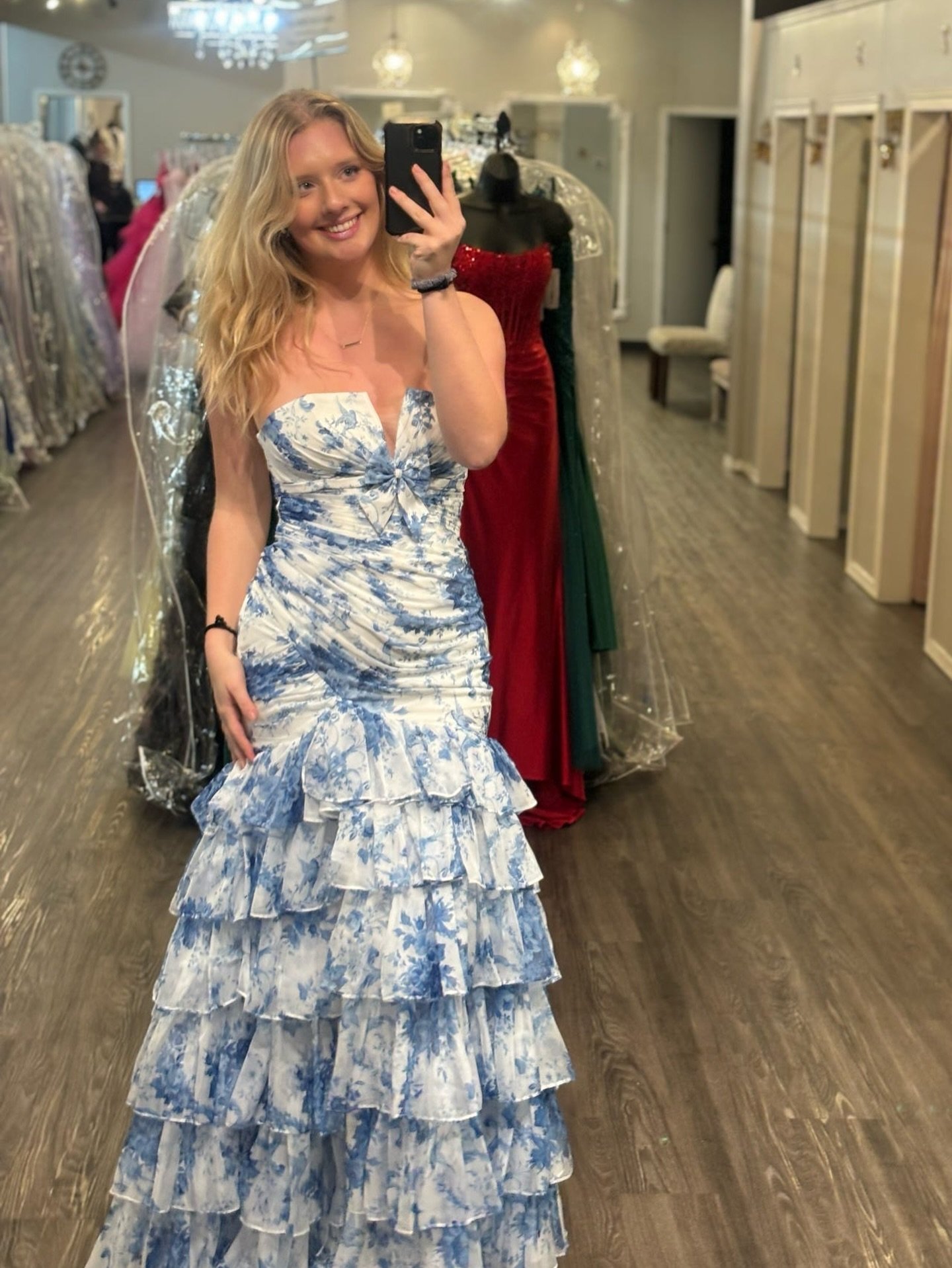 GAHHH THIS NEW ARRIVAL HAS US SWOONING 🤩🥹 How perfect are these ruffles &amp; that gorgeous pattern? ✨

#believeprom #promdressshopping #prom2026 #promdresses #spokane #promshopping #promshop #2026promdress #ruffles #fittedpromdress
