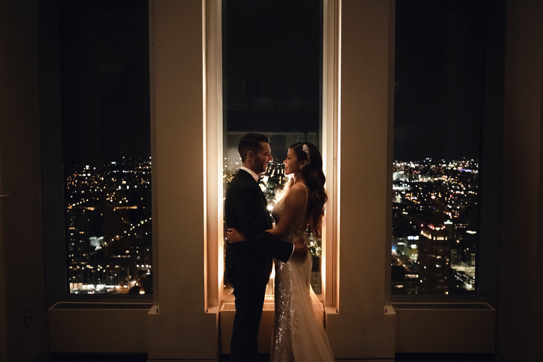 Incredible photo. Stunning couple. Unparalleled views. @yolicerrato⠀⠀⠀⠀⠀⠀⠀⠀⠀
⠀⠀⠀⠀⠀⠀⠀⠀⠀
Photo: @dmpfamilylife⠀⠀⠀⠀⠀⠀⠀⠀⠀
⠀⠀⠀⠀⠀⠀⠀⠀⠀
#phillywedding #philadelphiawedding #vueon50 #cityviews #couplegoals #weddinggoals #philadelphiavenues #weddingvenue #wedd
