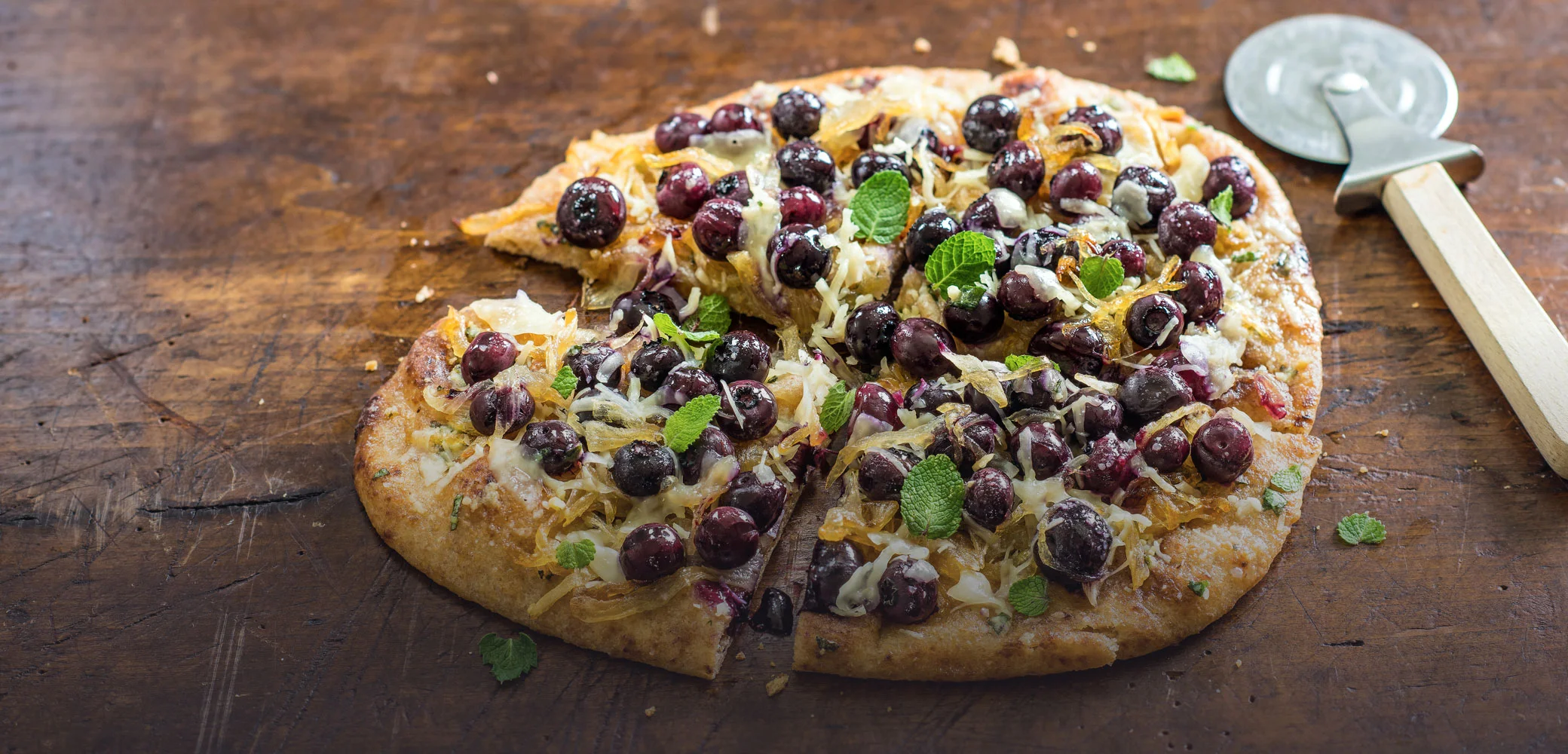 recipes_blueberry-pizza-sliced.jpg