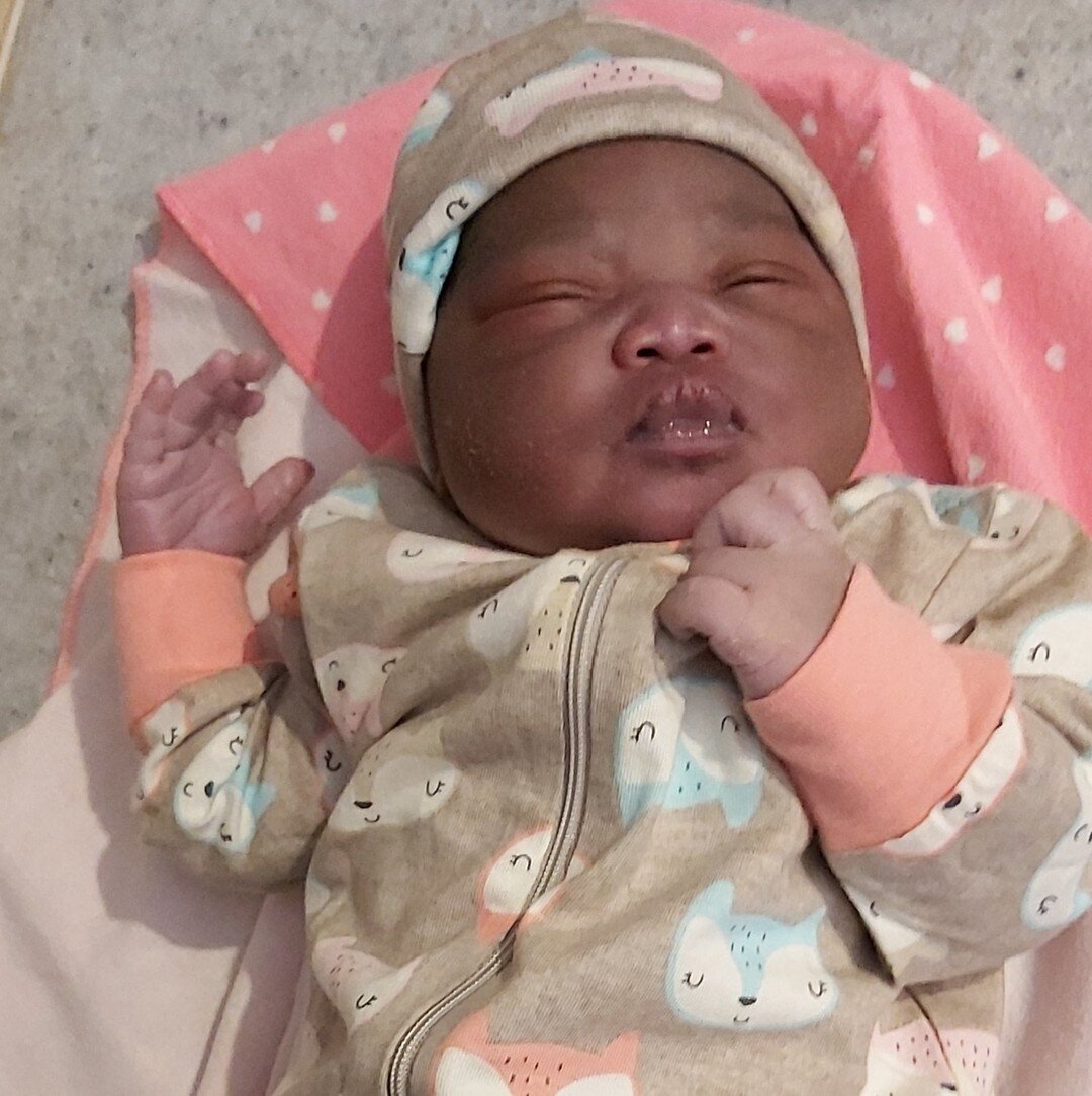 Today our team welcomed this little girl into the world.  She is the largest baby born at the clinic since opening, weighing 4.3 kg (9.4lbs). She has two older sisters that will take care of her and mom as they recover from the birthing process.  We 