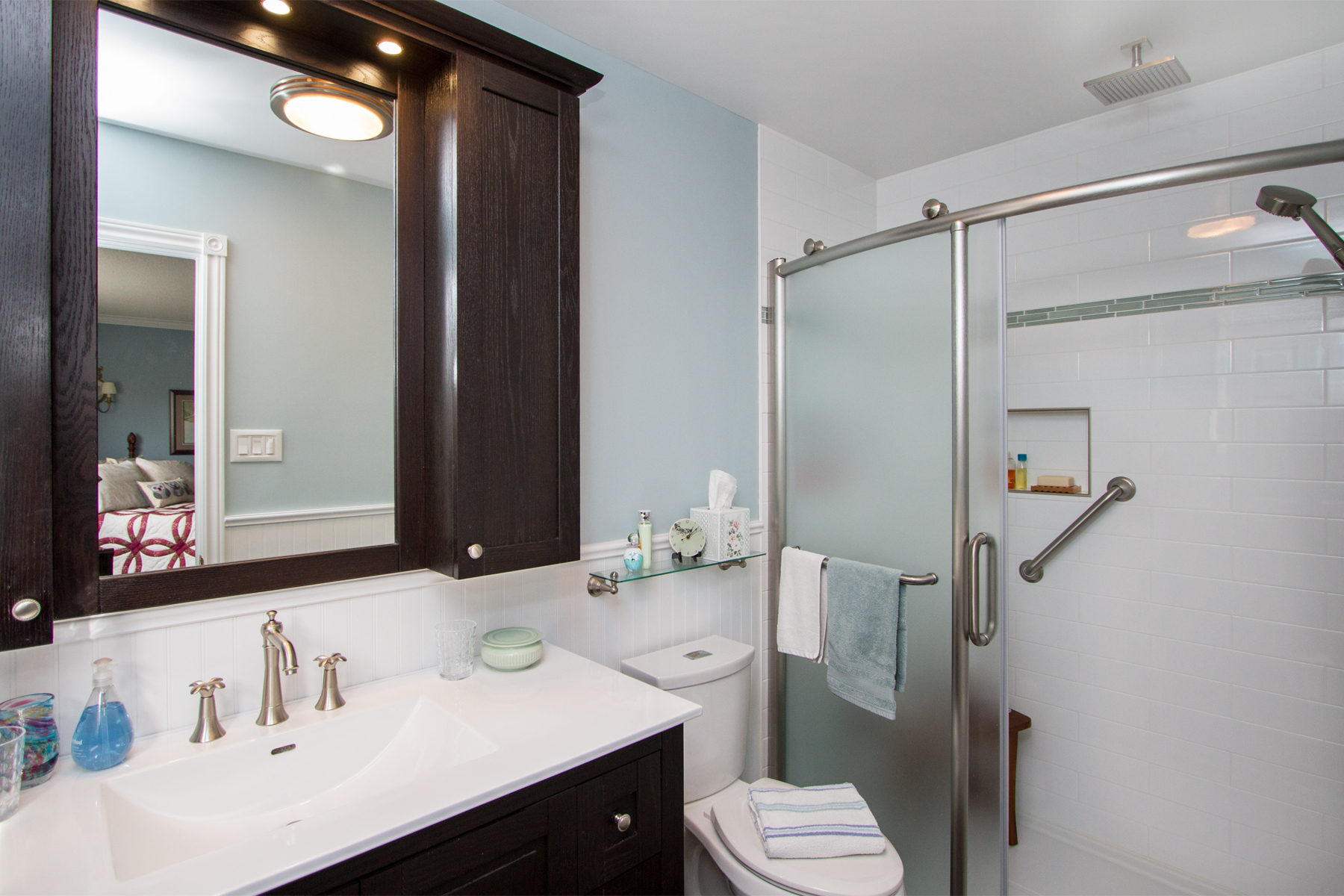 53 Knotty Pine main ensuite 5.jpg