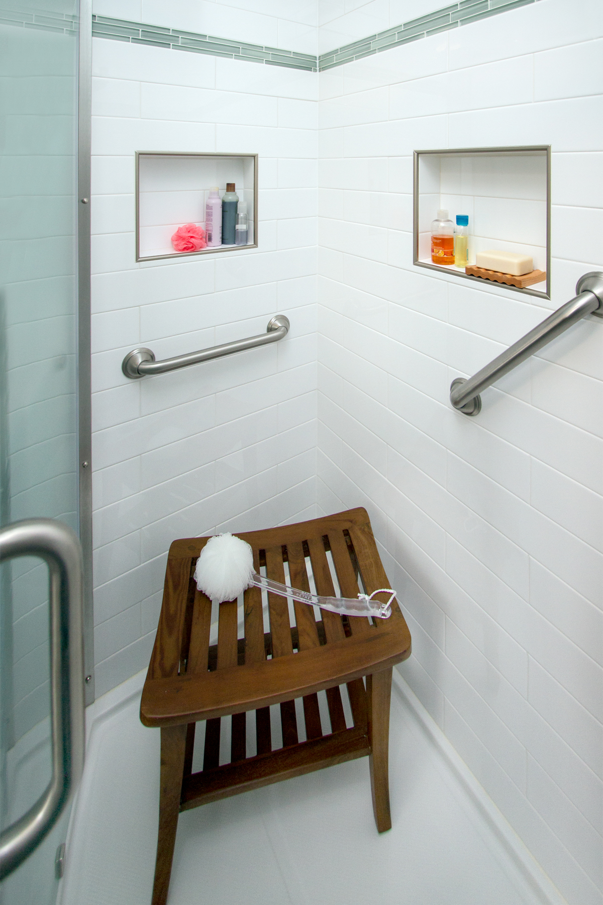 53 Knotty Pine main ensuite 1.jpg
