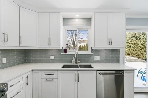 Kitchen White Cabinets Stainless Appliances: Timeless Elegance