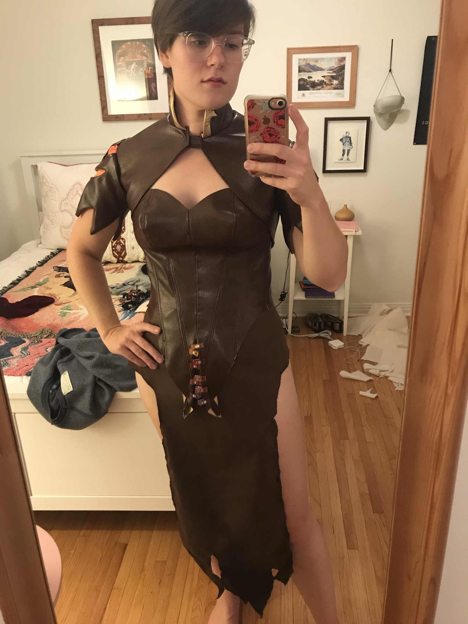 First part of the bodice with finished jacket and first draft of skirt. I ended up redoing the skirt as well, since this color wasn’t quite accurate to the in-game model.