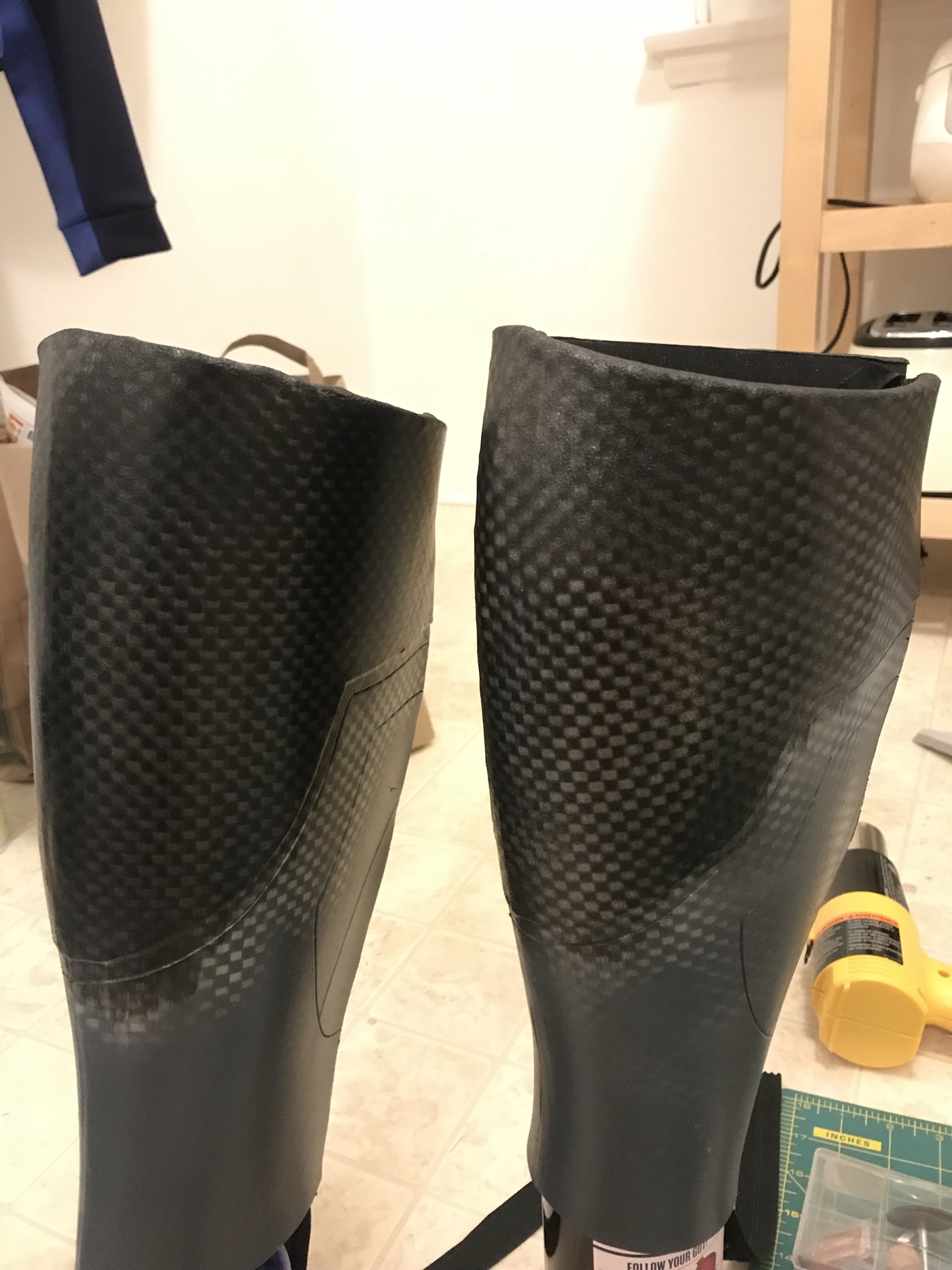 I was going to use carbon fiber vinyl for the tops of these, but I had issues with it not applying very well, so I just sprayed the pattern on using a rug mat.