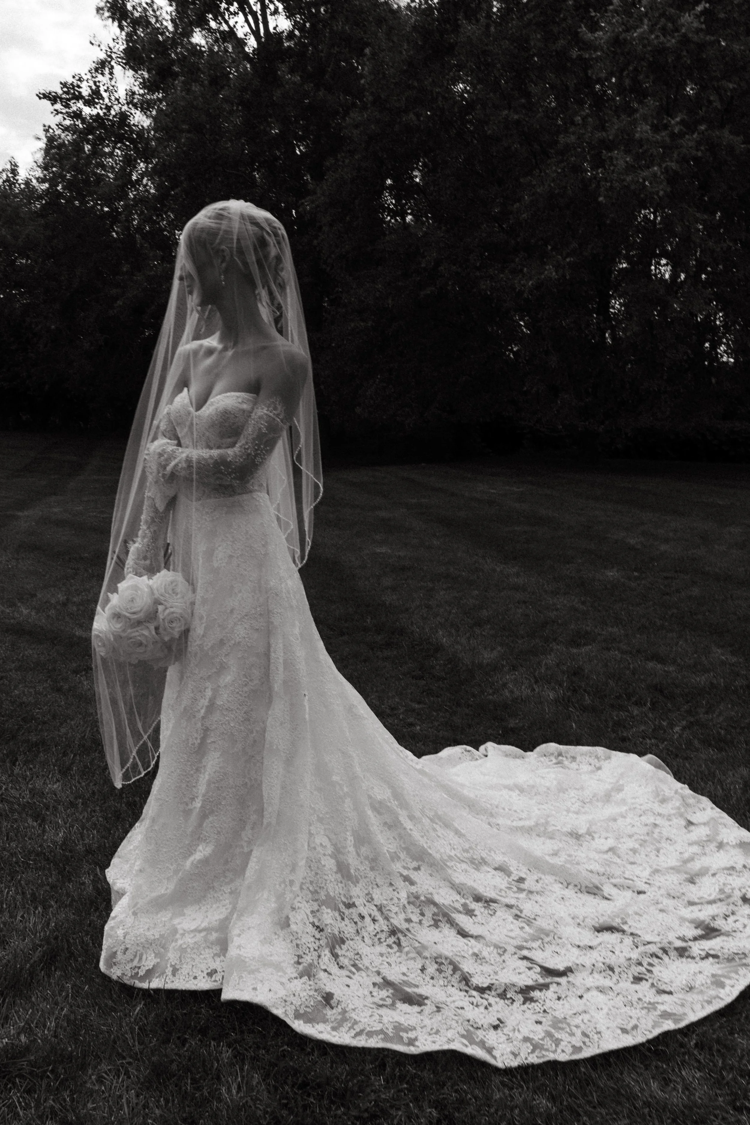 TheHandys-BlackandWhiteFountainsBallroomWedding-67.jpg