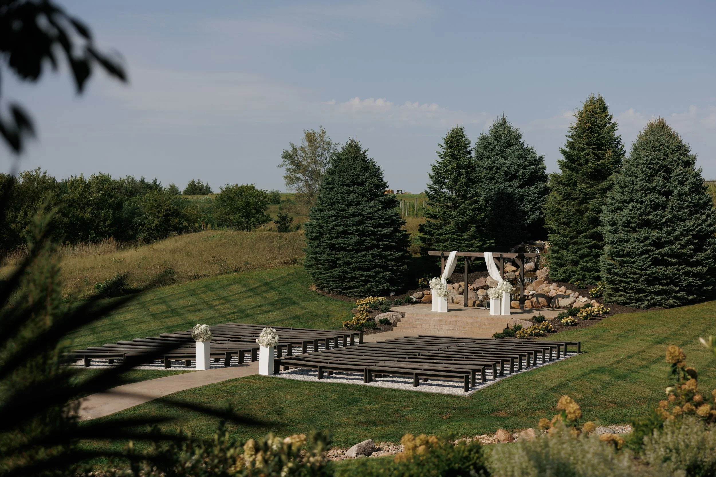 TheHandys-BlackandWhiteFountainsBallroomWedding-266.jpg