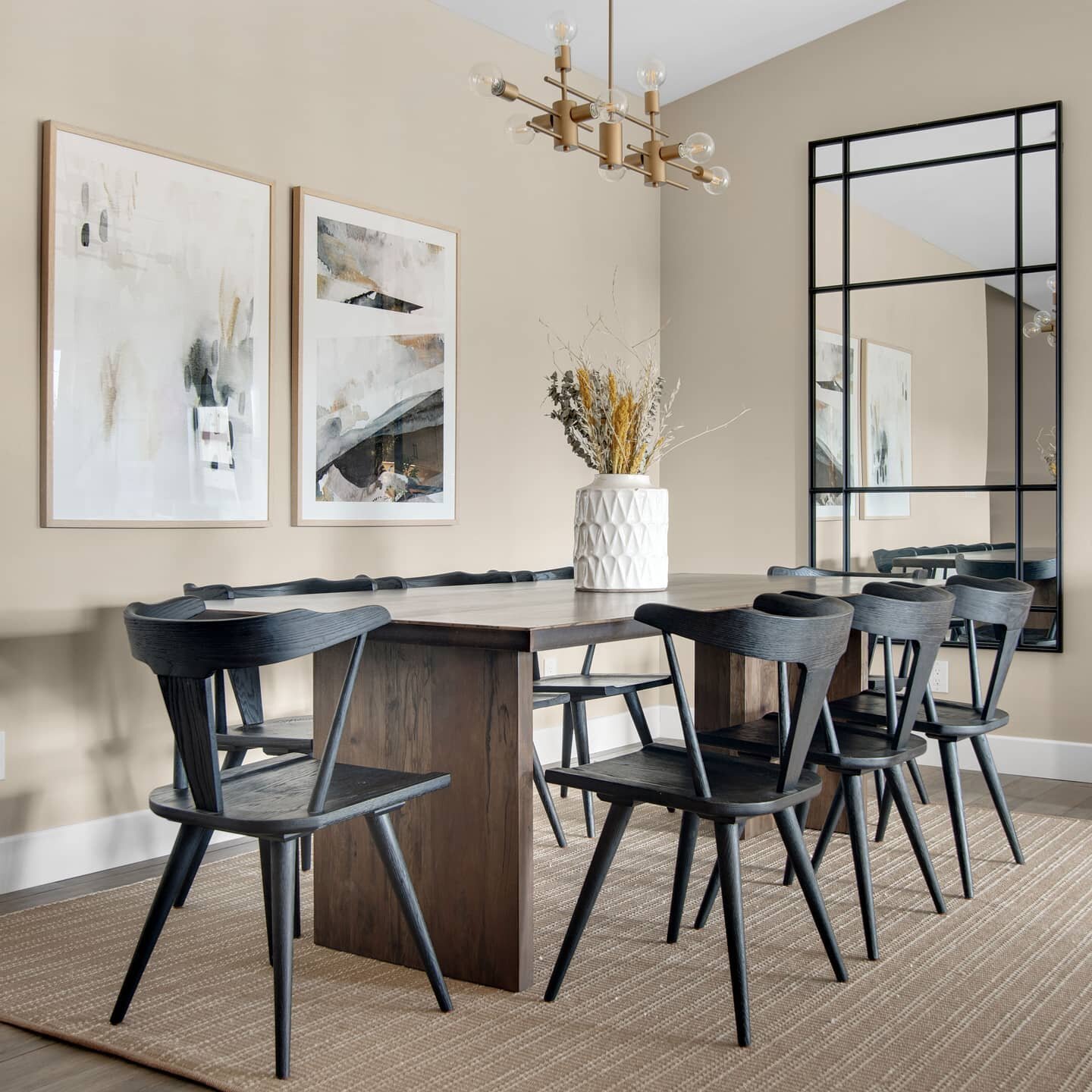 Check out this sneak peak from our #clientpasolakehouse project!  Here's to gathering around the table to spend quality time with friends and family this 4th of July!!

📷: @patmccandless 
.
.
.
#myhomevibe #housebeautiful #diningroomgoals #designins