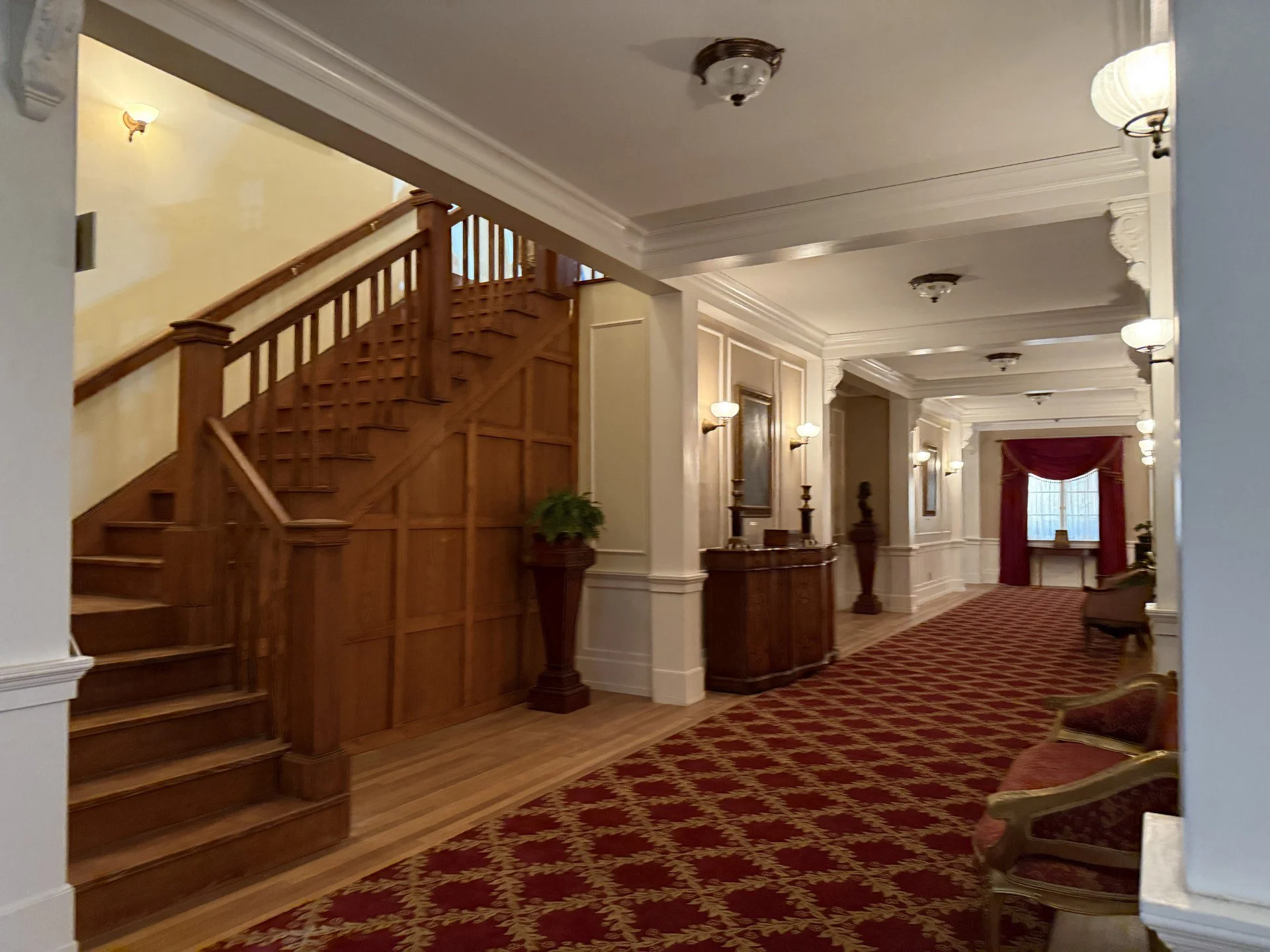  The Dining Room led to a full-stage winding set, a Labyrinth where Vince gets lost trying to escape 