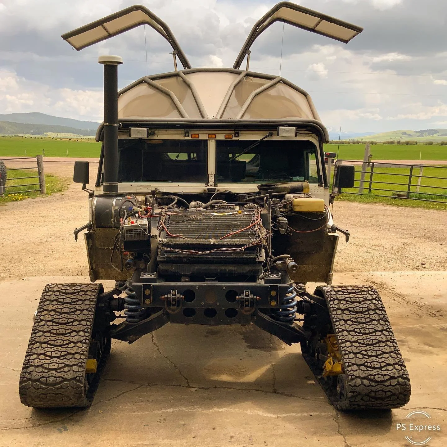 Leviathan awakens...................... &ldquo;Open the pod doors Hal&rdquo; &ldquo;Yes Dave&rdquo;...
.
.
.
 #expeditionvehicle #expeditionportal  #hummer #h1hummer #hummerh1 #humvee #hummerfreak #hummers #hummerclub #hummerlife #hummerporn #photogr