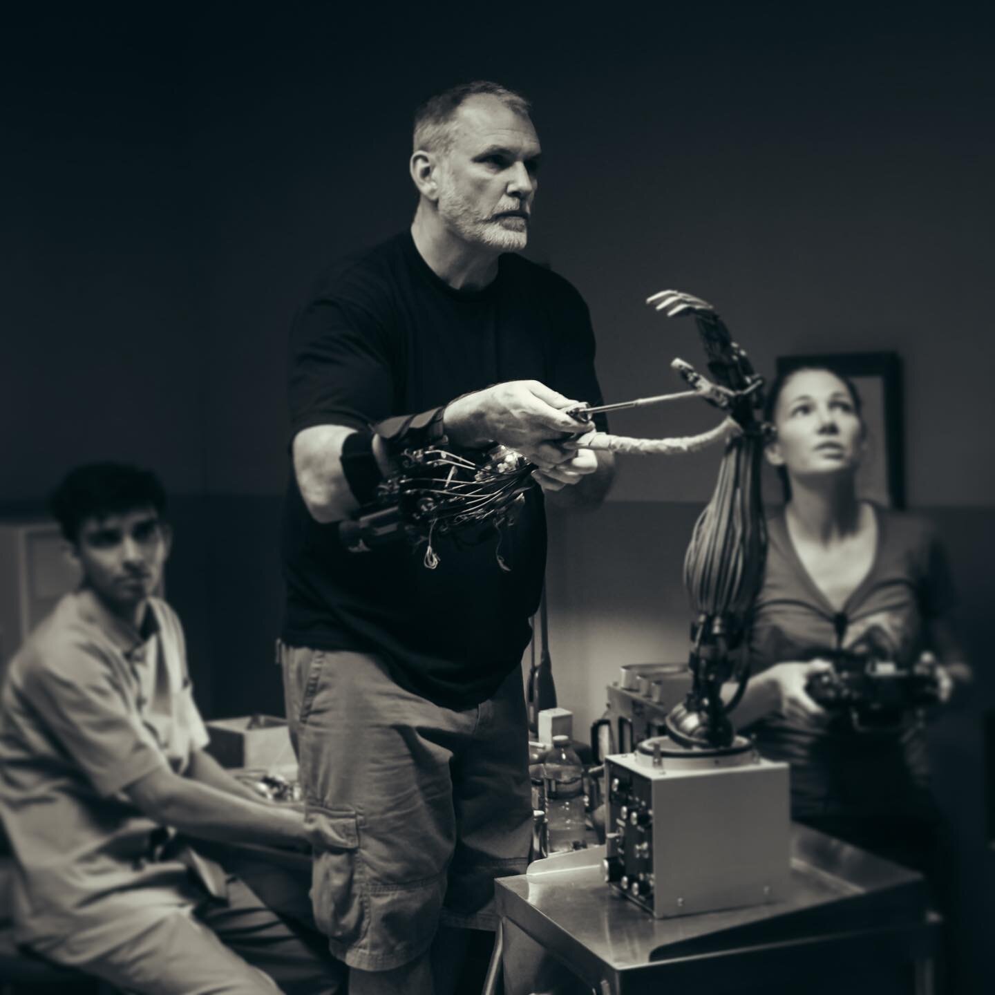 Happy Birthday to @legacyeffects co-founder, supervisor, special FX scientist, puppeteer, and always the most photogenic, J. Alan Scott!! 🎉🎂🥳 

Pictured: On set; Tales From the Loop + Gizmo Mountain Dew spot.
#happybirthday #jalanscott #practicale