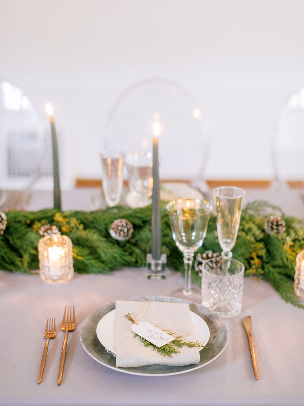 A Holiday Table Two Ways! — The Modern Romantics
