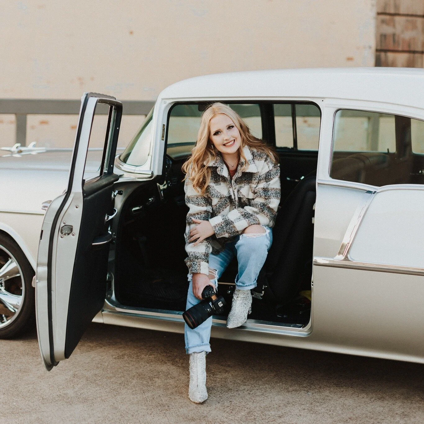 Meet @lindseydaniellephotography she is one of the amazing photographers that will be with us this Sunday 2/19! 
#cleburnebridalshow #bridesandbeyondtx #texaswedding #historicdowntowncleburnetx #weddinginspo #weddingphotography #weddingphotographer