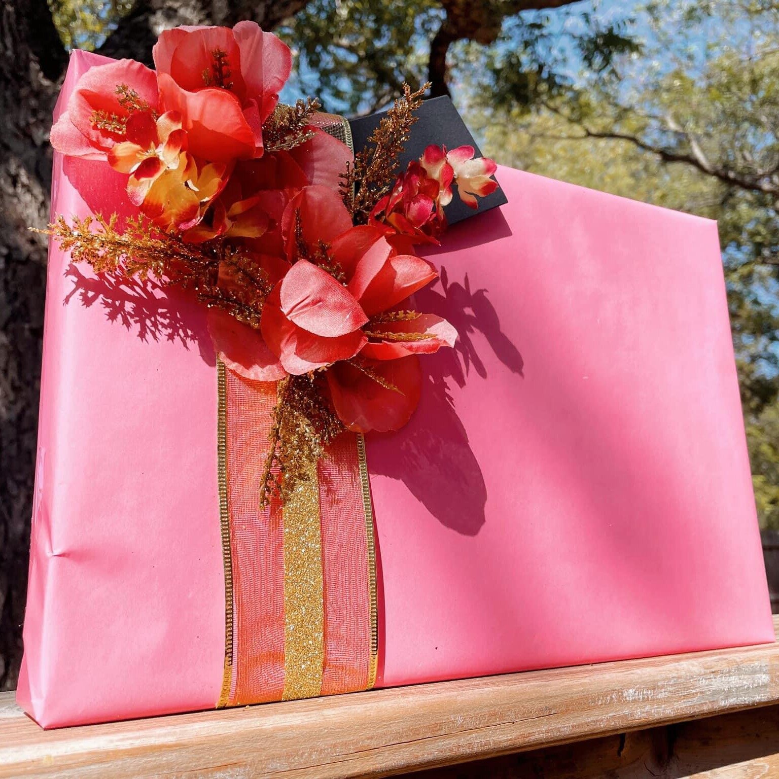 Meet @ruekgiftwrappingco  they are Johnson Counties best gift wrapping company! They will be with us this Sunday 2/19 so don't miss them!

#cleburnebridalshow #bridesandbeyondtx #historicdowntowncleburnetx #texaswedding #texasweddinginspo #weddingins