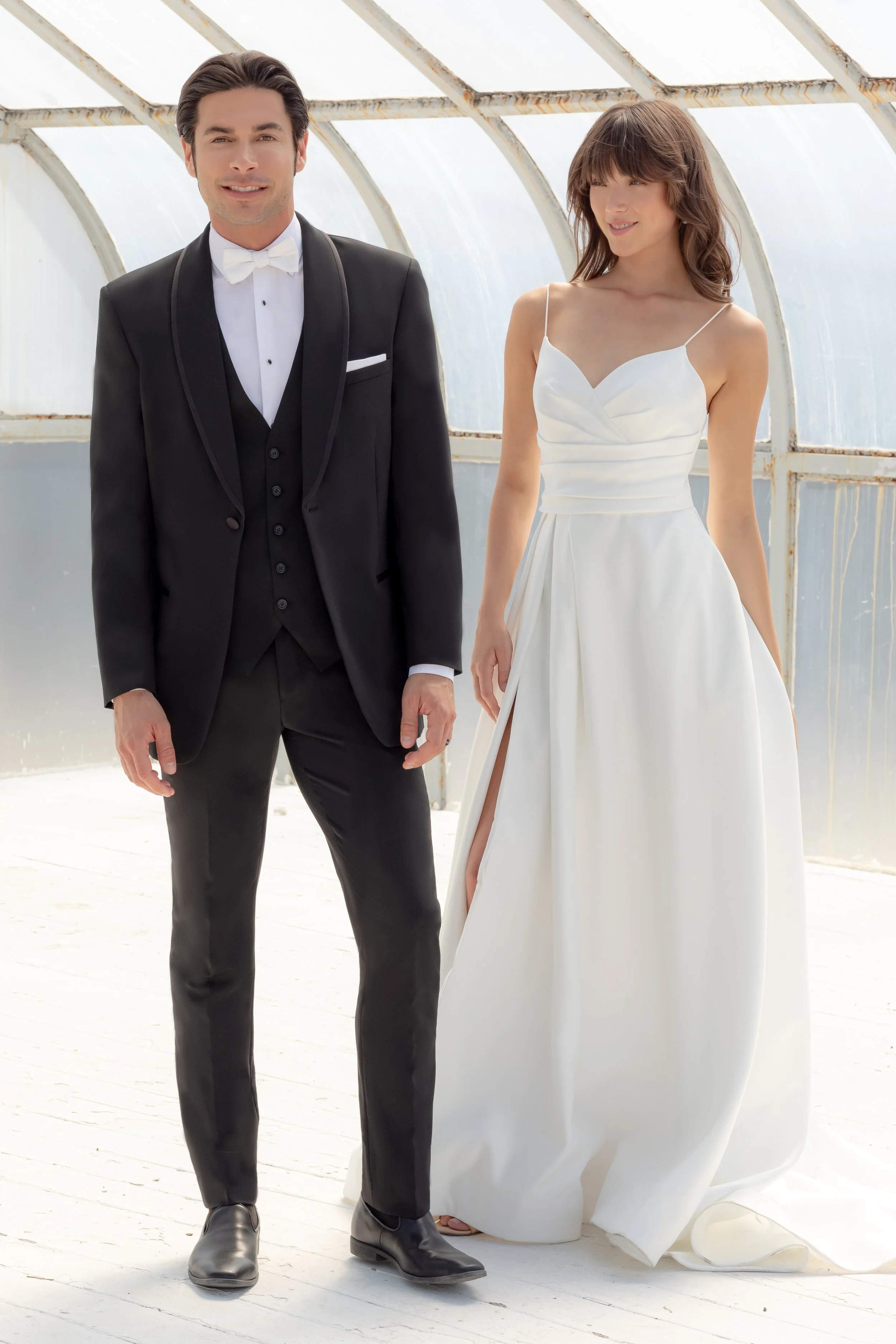 22_Anthony_Bridal_Metro_Black_Shawl_Trim_021.jpg
