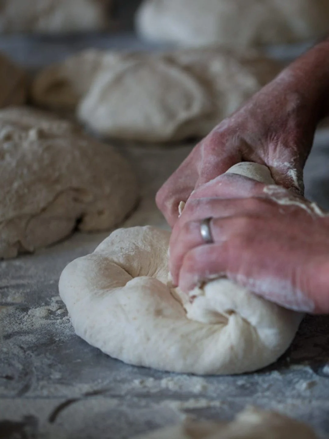There is a reason naturally fermented bread feels different.
Because it is different.
Wild yeast and lactic acid bacteria change the dough over hours and days, not minutes.
That slower work shapes flavour, structure, and how the loaf keeps.

So 