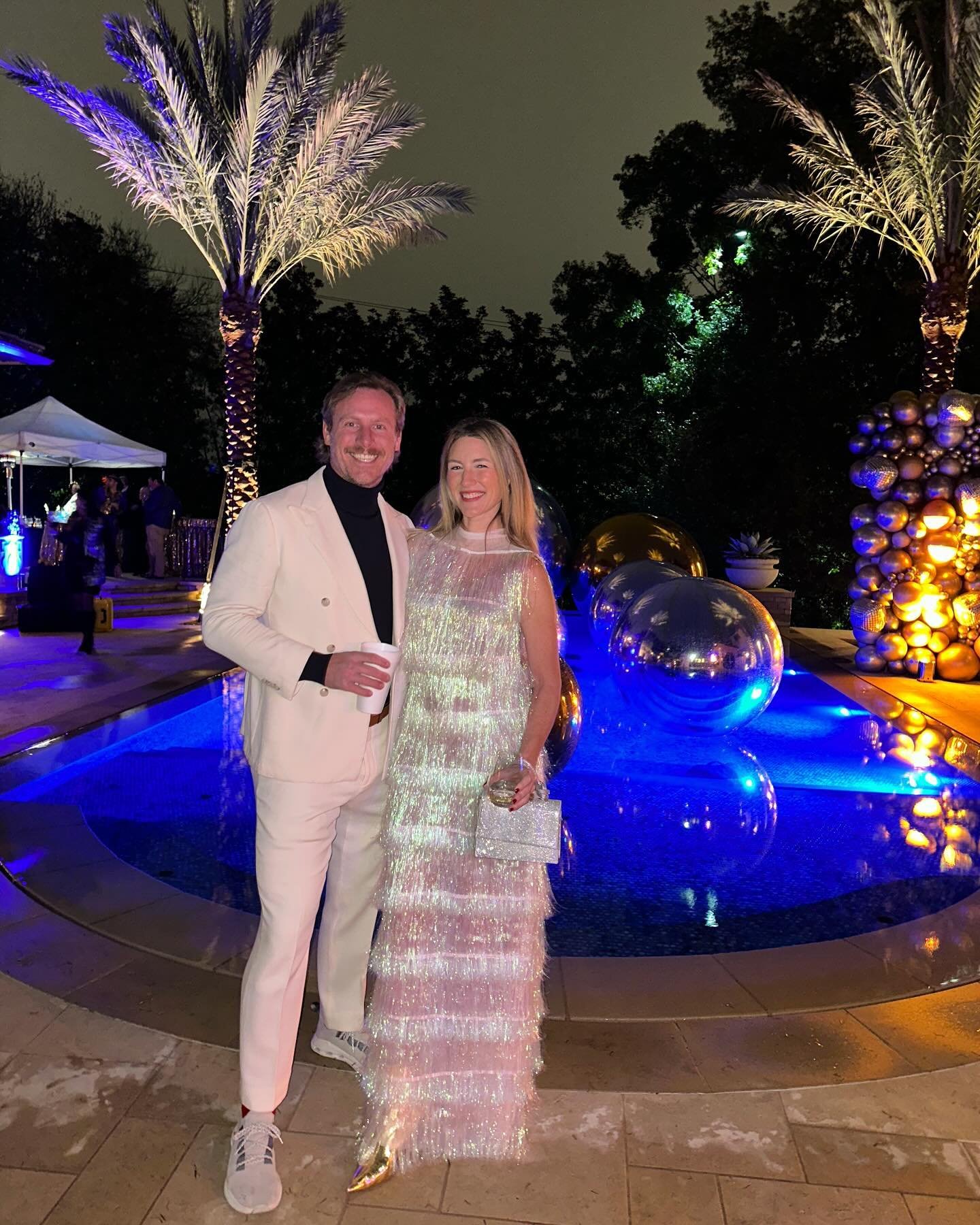 A Winter Disco ❄️🪩❄️

A last minute shimmery shift - created for the most fabulous holiday party of the year! 

I whipped up this dress the day of the party &hellip;and then drove 4 hours in rush hour traffic to get there! Not recommended. 

With th
