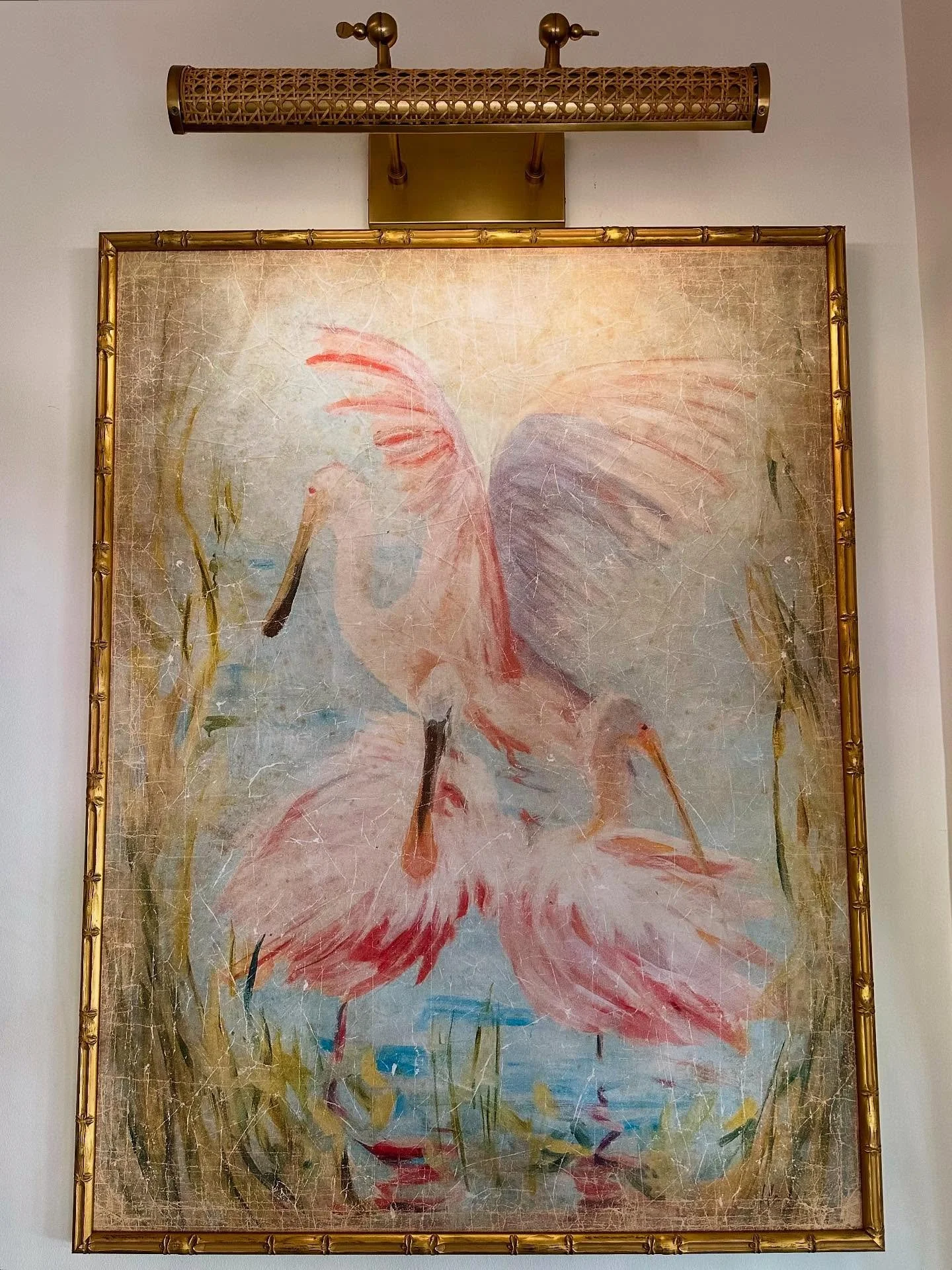 Lift off! 🦩🦩🦩
I finally found the perfect picture for my &hellip; picture light
(Usually the other way around) 

After buying this @lindrothdesign art light - it went straight into the closet for almost two years. In fact, I completely forgot abou