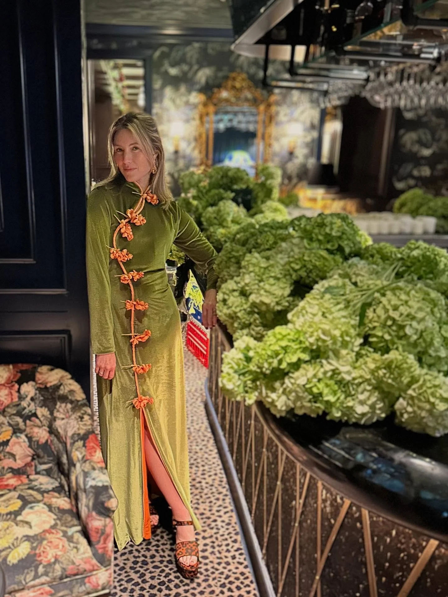 Custom Velvet Chinoise Dress adorned with handmade silk flowers, designed for the @hotelswexan holiday dinner 🎄🎎🥢

📸 2-4 @chaaaaaaaall