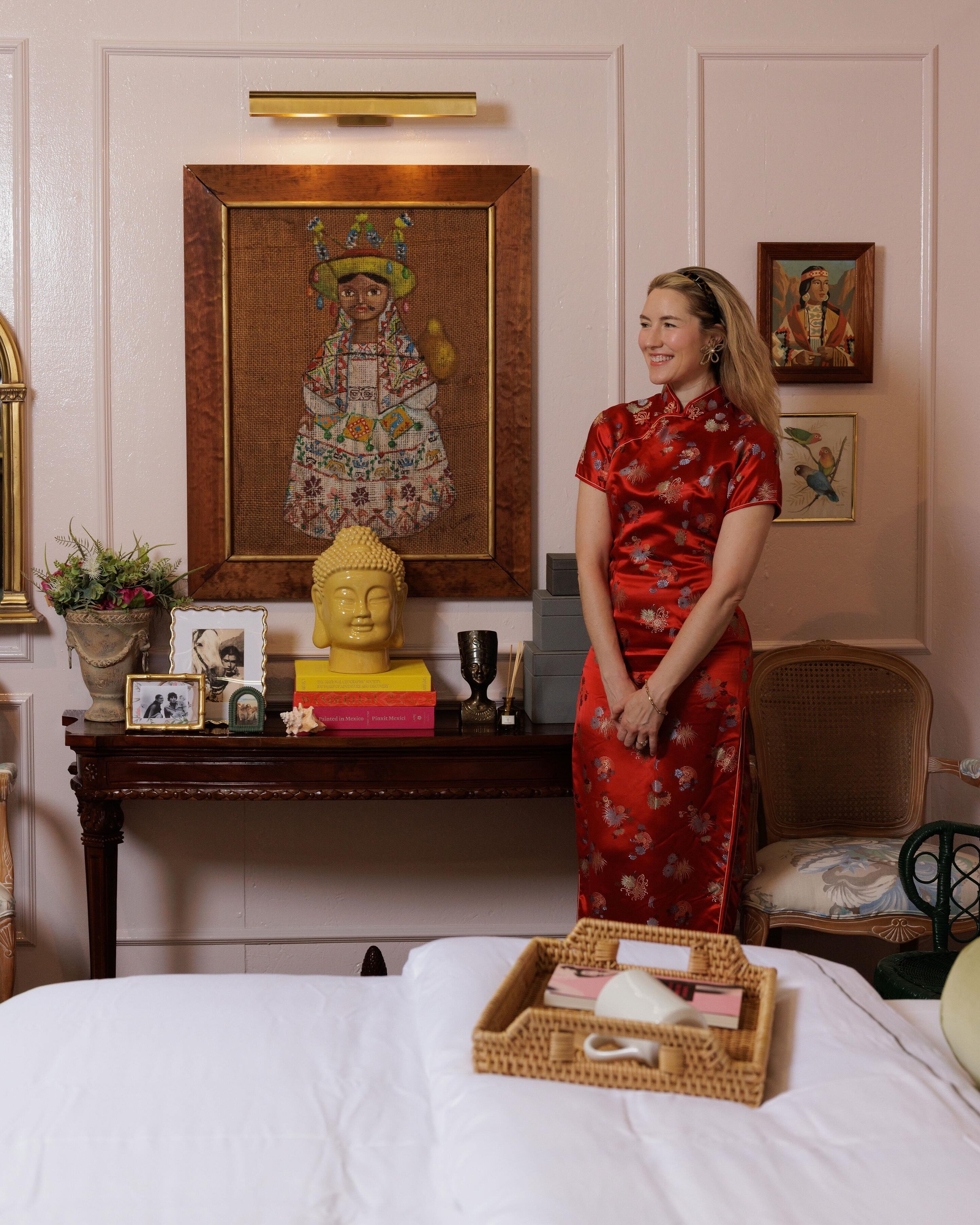 Collector of Curiosities 🐚👜🖼️🏺📚 

This room is selling fast &hellip; refresh coming very soon! 

📸 @marymargaretphotos