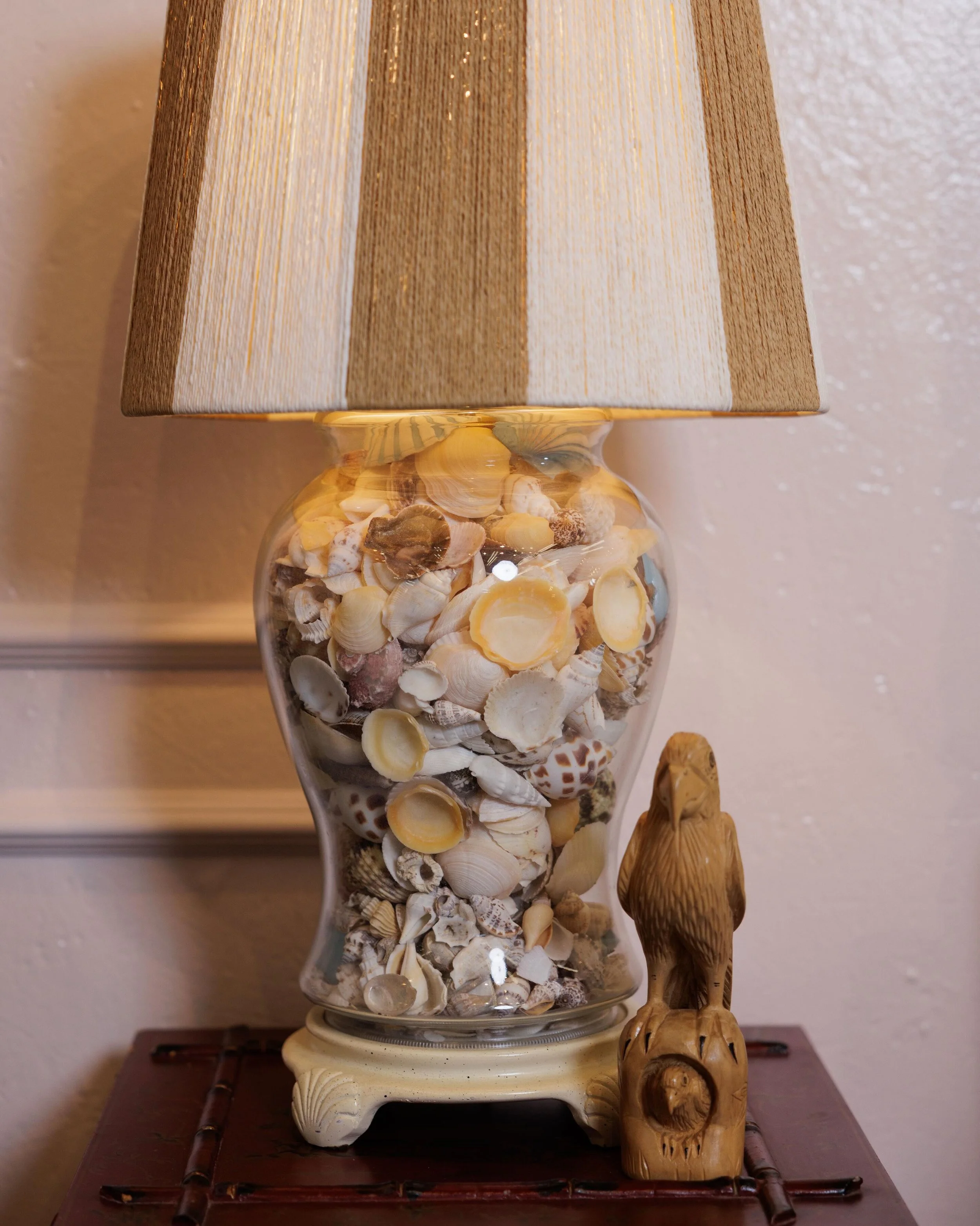 Landlocked? 🐚🧜🏼&zwj;♀️🪸
Not to worry. You are guaranteed to always find a piece of the ocean in my booth (818). Shells, mermaids, ships at sea, all the curiosities of the deep blue sea 🏴&zwj;☠️

#dallasantiques #dallasantiquedealer #shelldecor #