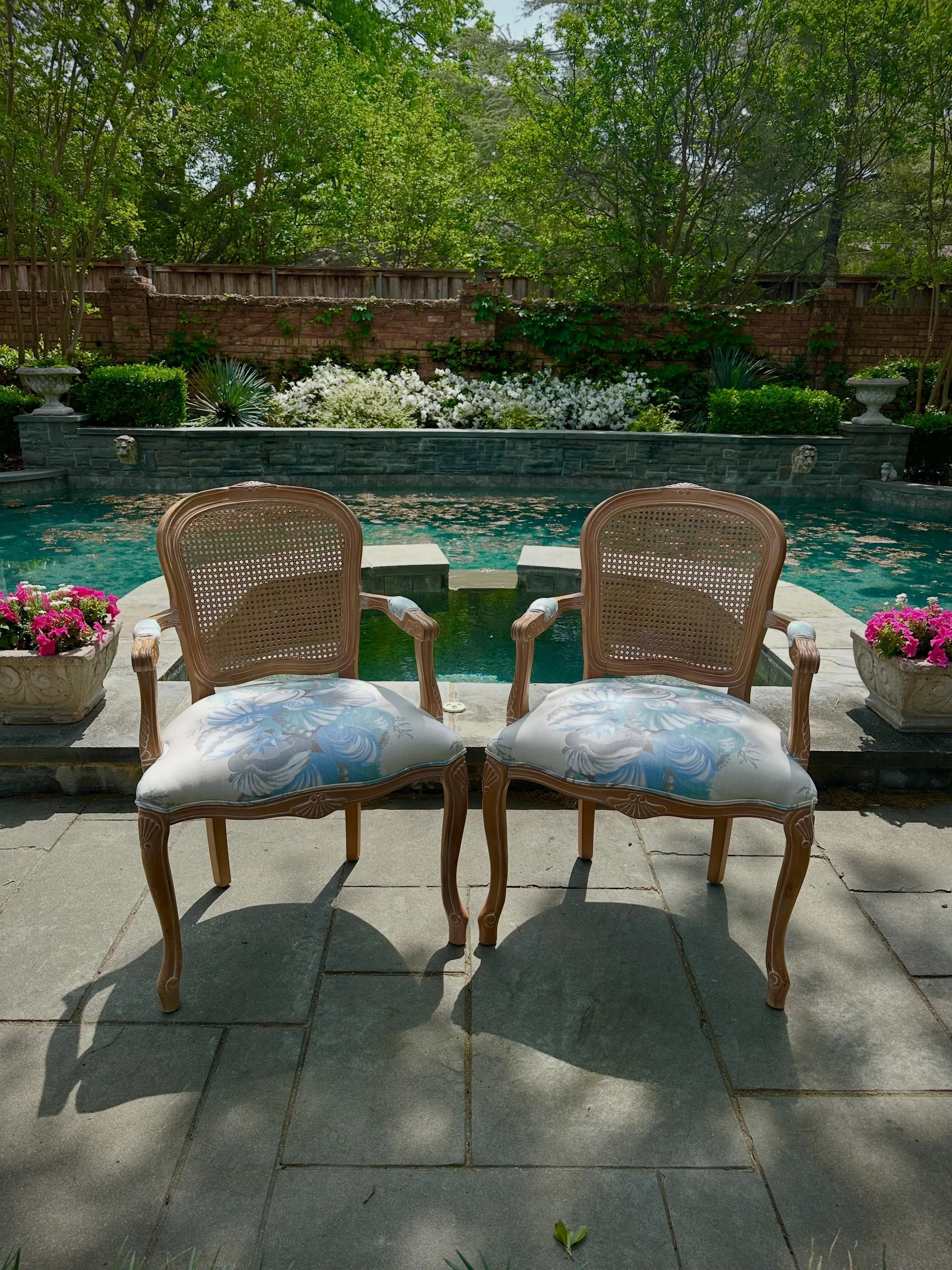 🐚🧜🏼&zwj;♀️🌊 Before &amp; After ~ The Aqueous Botanical Bespoke Armchairs. That&rsquo;s a mouthful, but a well earned name!

These stunning armchairs were in desperate need of a makeover. When I originally bought the pair, they were upholstered in