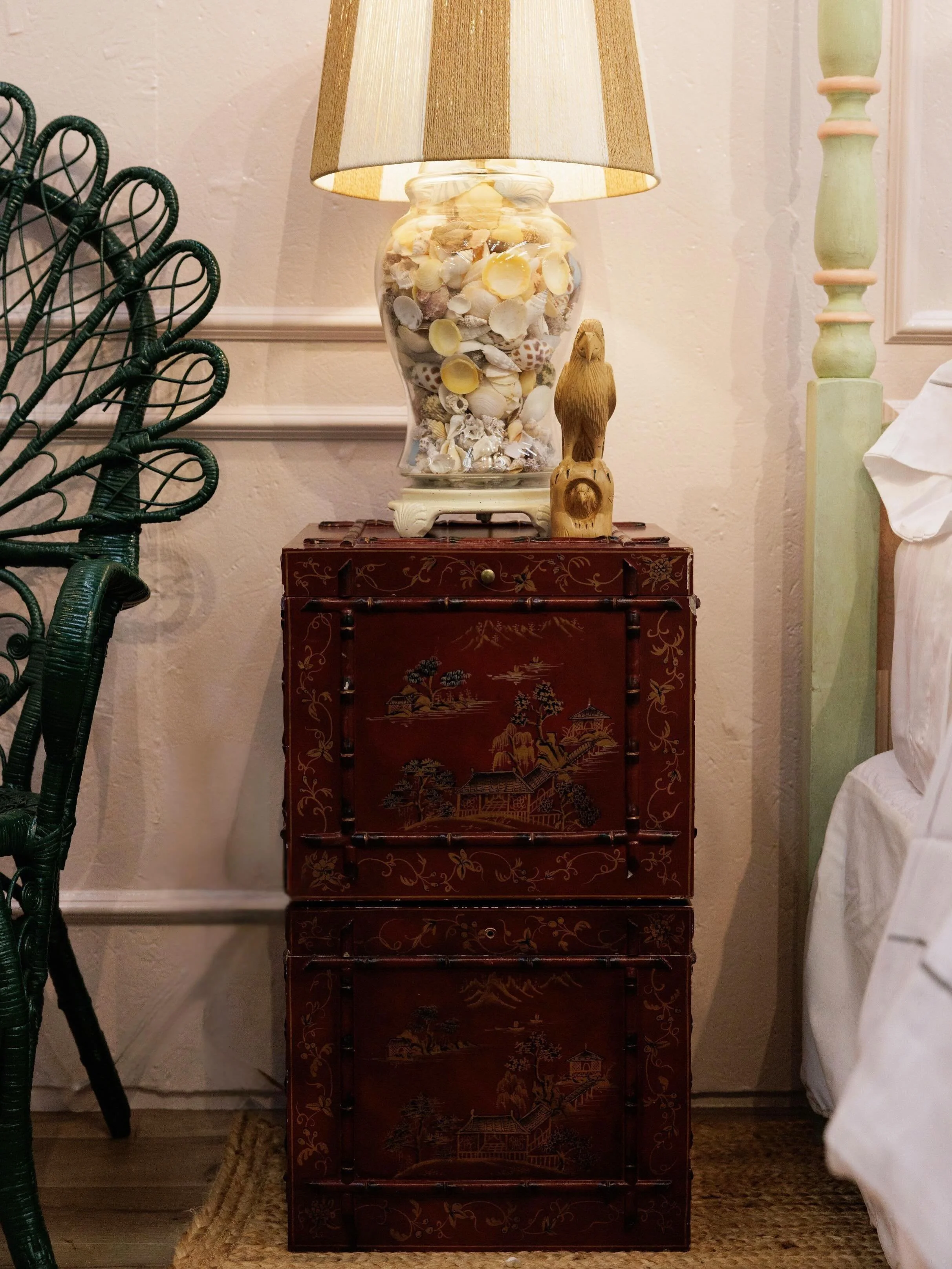 Chinoiserie (pronounced sheen-wah-zuh-ree) 
🎎⛩️🪭

&ldquo;The European interpretation and imitation of Chinese and other Sinosphere artistic traditions, especially in the decorative arts, garden design, architecture, literature, theatre, and music. 