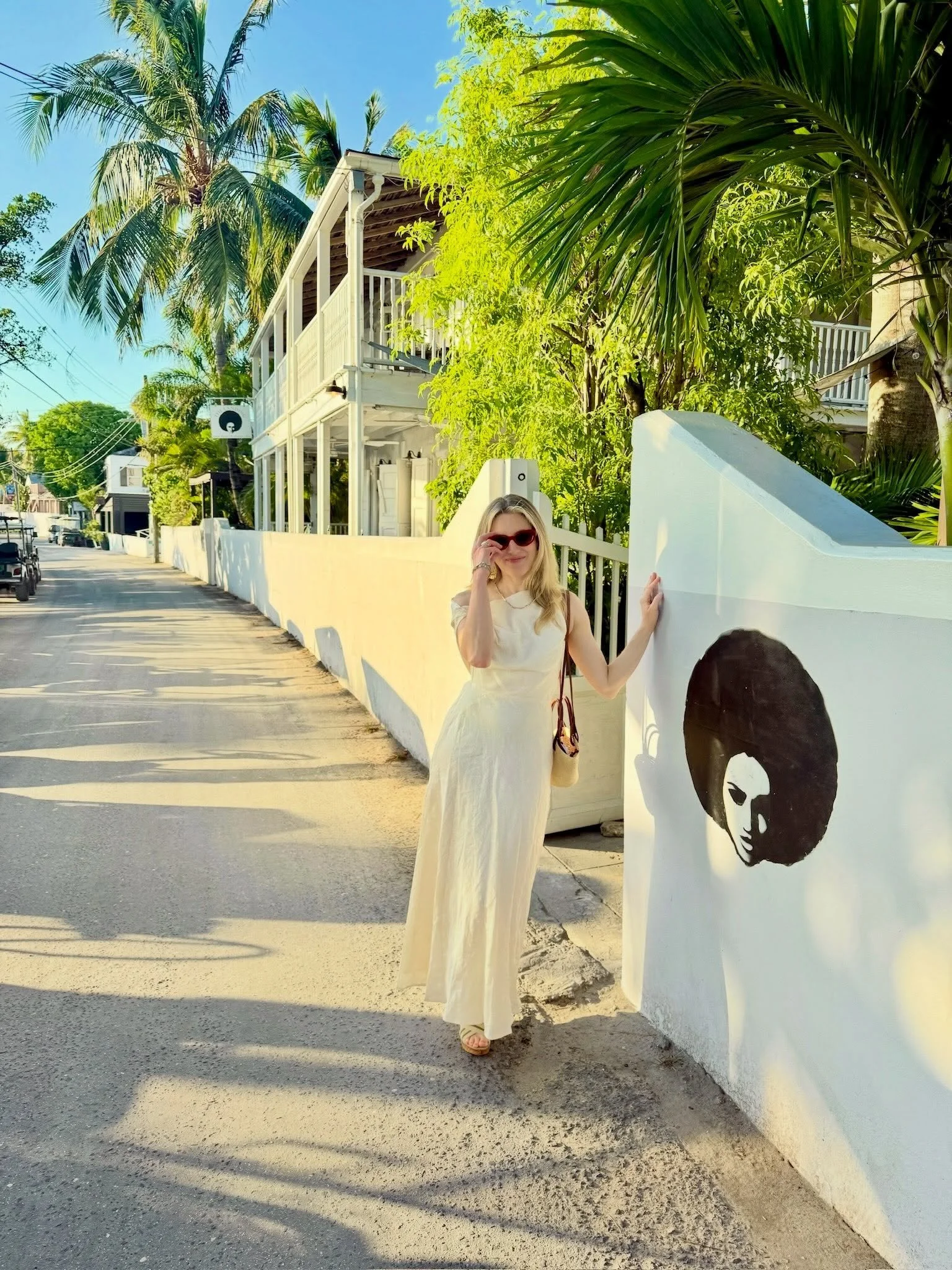 🗂️🌴🧳 (Island) Style File!
A recent trip to the @bahamas gave me an excuse to wear a swimsuit everyday &hellip; and of course some of my favorite brands! 
From mornings on the beach to evenings filled with clams &amp; linguine ..
Here are my favori