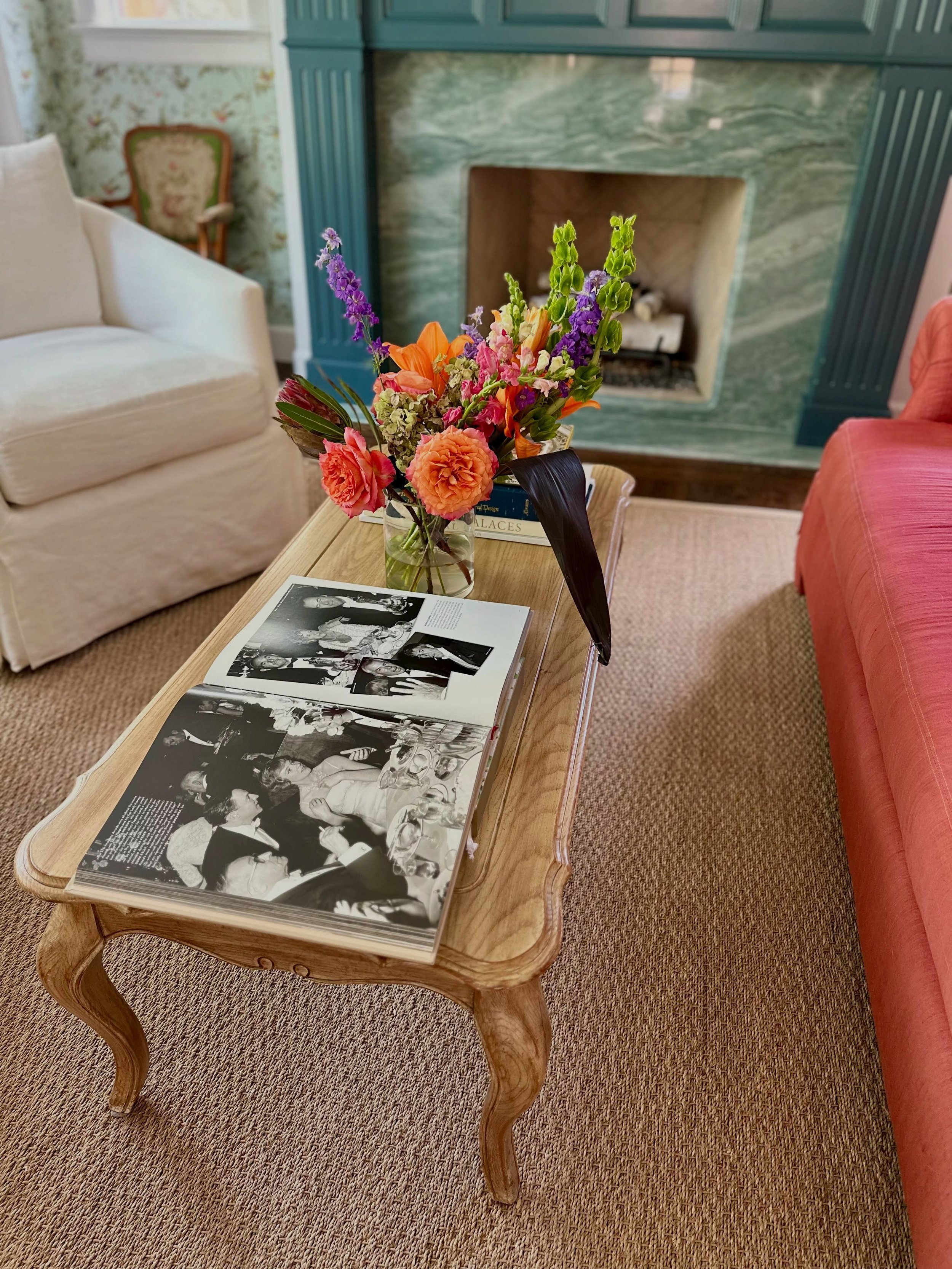 Quiet afternoons with @vanityfair 100 years of Oscar Parties @theacademy 

I love coffee table books - especially on Hollywood !!!
This book features work from contributors like Annie Leibovitz and F. Scott Fitzgerald. Spanning 1913 to 2013, the publ