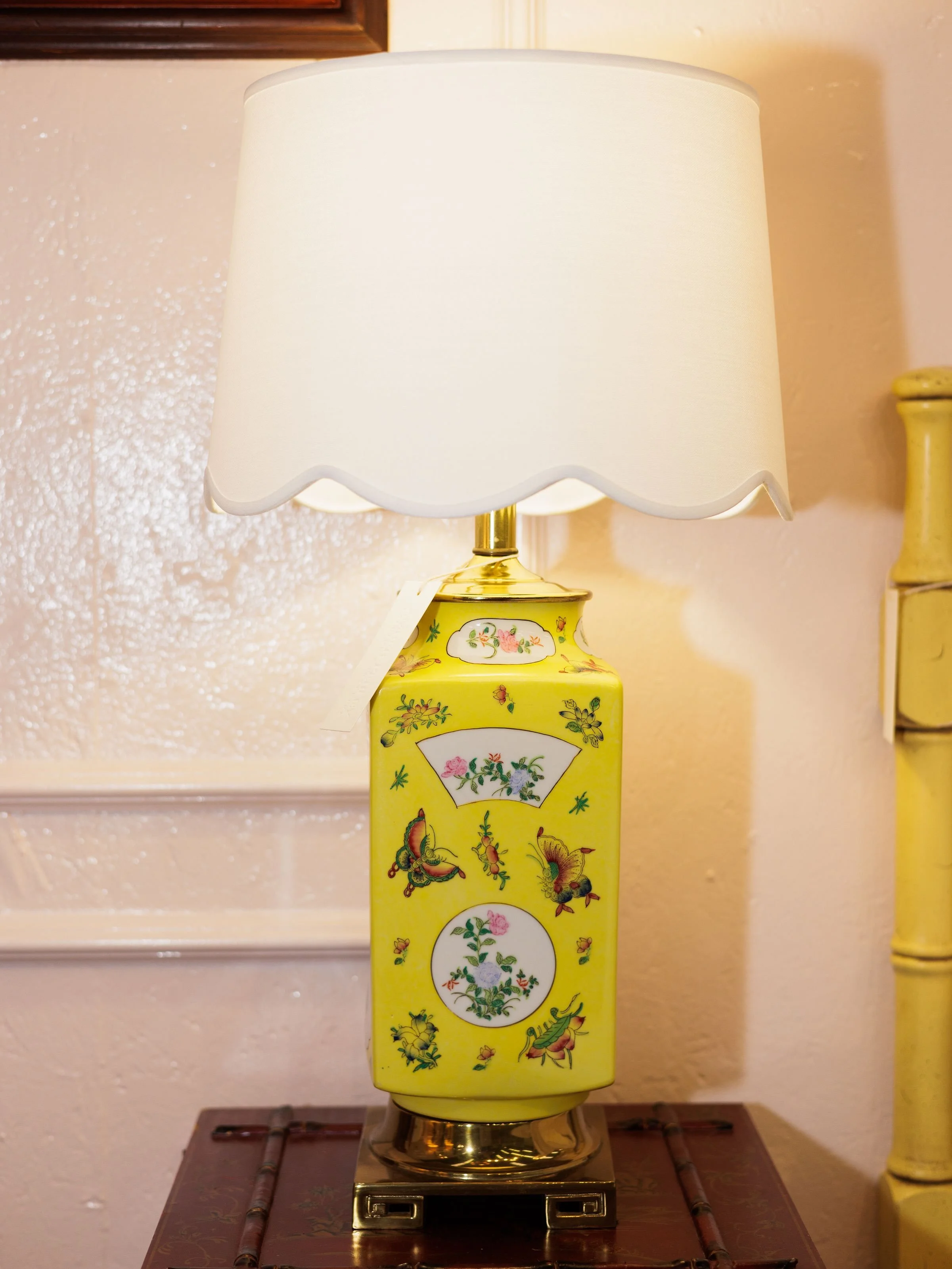 🦋🦋 These Lamps! An amazing one-of-a-kind antique pair! 💛
These lamps are truly special. A rare Chinese yellow and white porcelain detailed with florals and fluttering butterflies. The Greek key feet give them a modern feel to balance the femininit