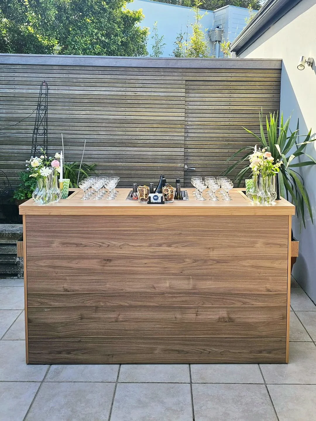 Bring the Bar to You!
Make your next event unforgettable with our luxury mobile bar hire — complete with professional Mixologists, bespoke cocktails, and stunning bar setups that wow your guests.
Whether it’s a wedding, birthday, or corp