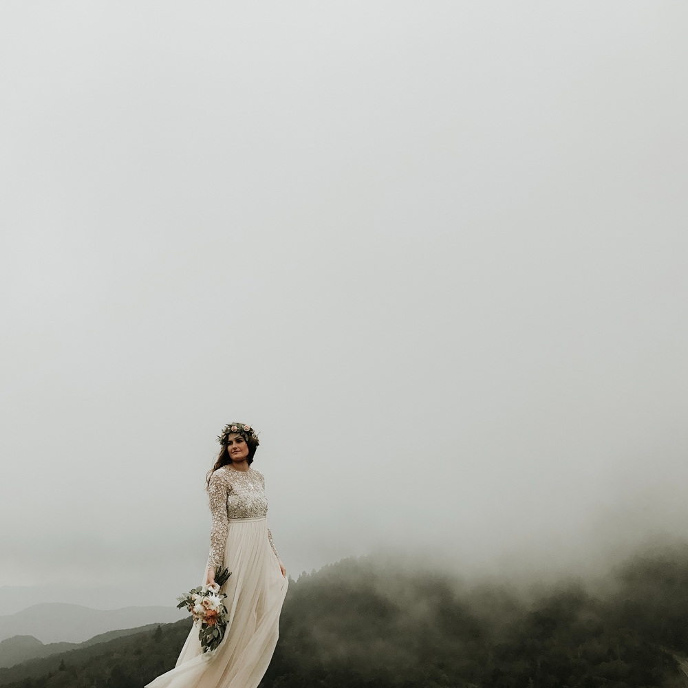 dramatic-moody-elegant-wedding-inspiration.jpg