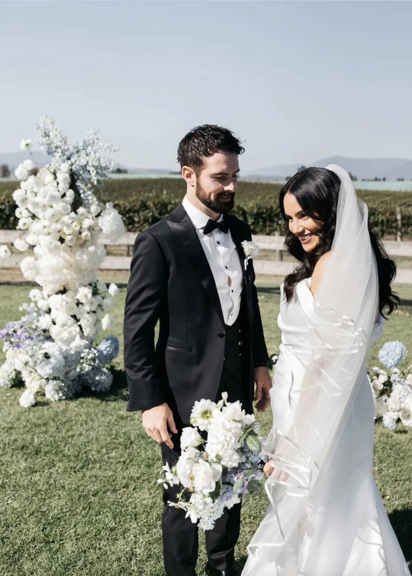 blue-white-hydrangea-winery-wedding.jpg
