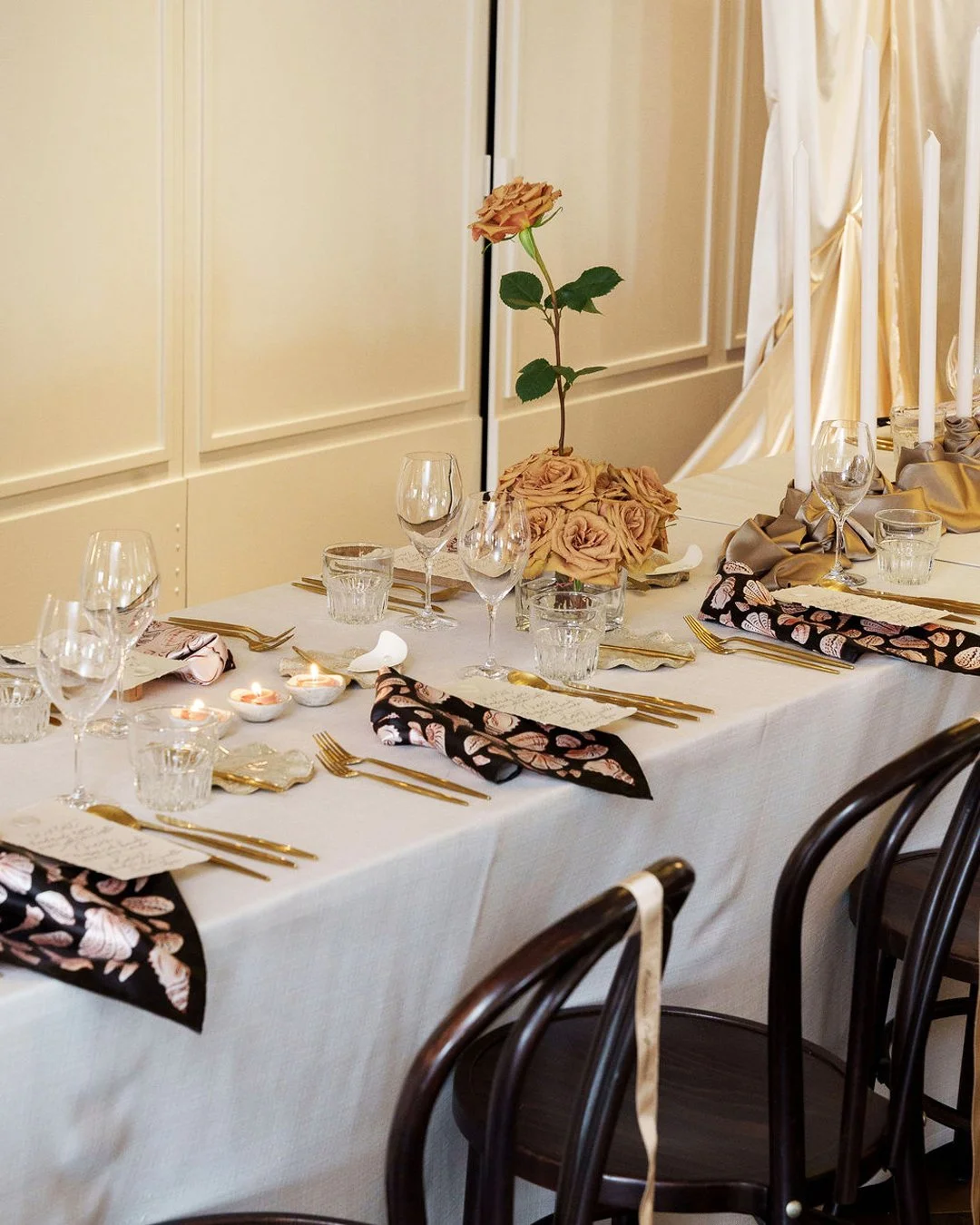 brown-beige-gold-modern-beach-wedding-tablescape-styling.jpg