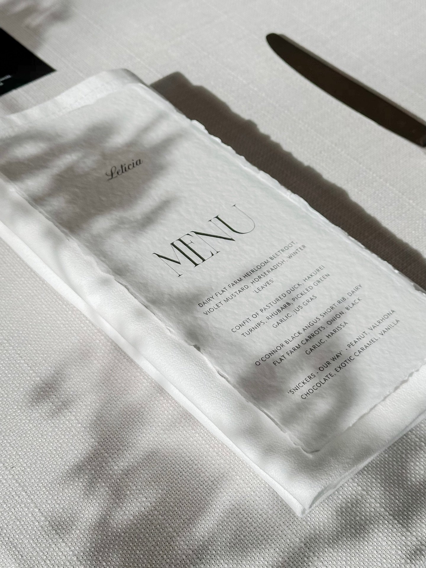 When the light hits just right✨ The Polly semi-custom menu printed on gorgeous handmade paper for Larissa &amp; Steven&rsquo;s intimate black tie wedding celebration. That luxe texture &amp; those deckled edges - I can&rsquo;t even!

Image @_bowcreat