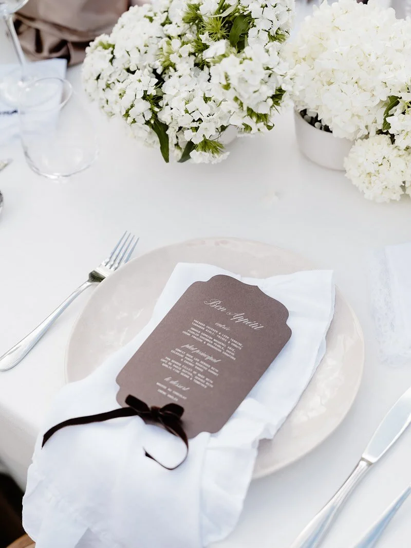 Oh my!! Some beautiful tablescape moments captured at the magical @woolbrookhomestead. There&rsquo;s so many gorgeous details! It was a delight to be involved in this editorial shoot with such talented wedding vendors 🕊️🤎 

// Menu digitally silver